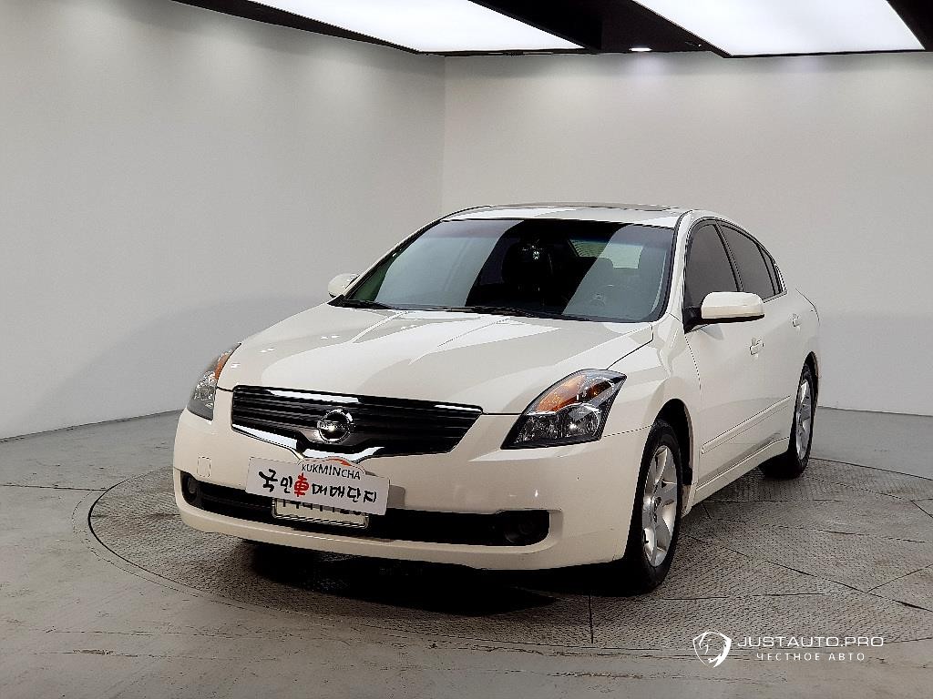 Автомобиль Nissan Altima