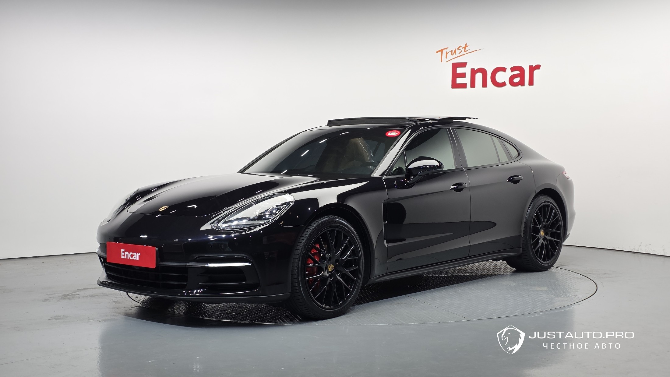 Автомобиль Porsche Panamera