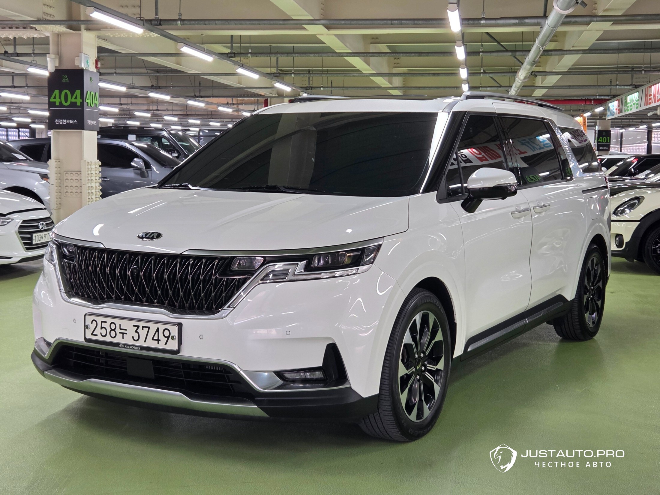Автомобиль Kia Canival
