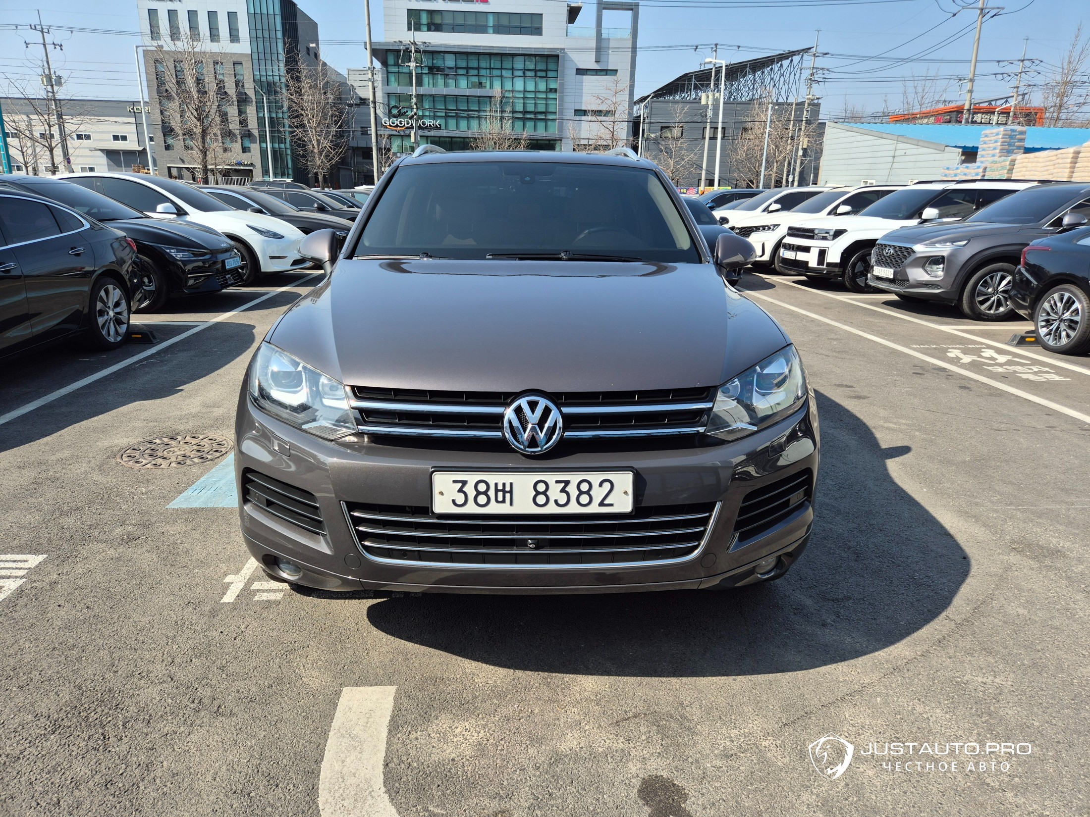 Автомобиль Volkswagen Touareg