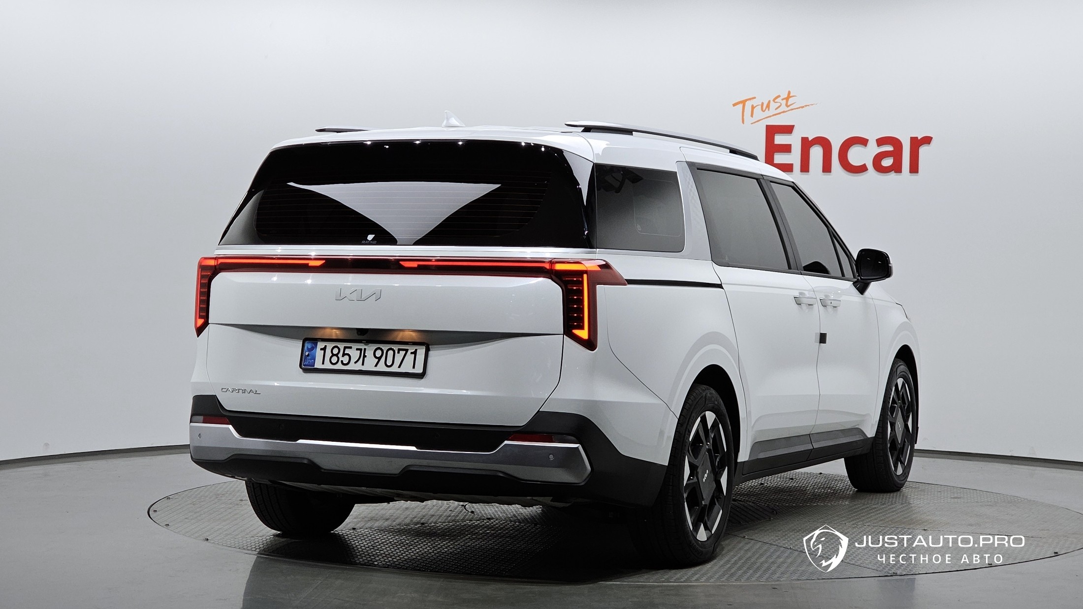 Автомобиль Kia Canival