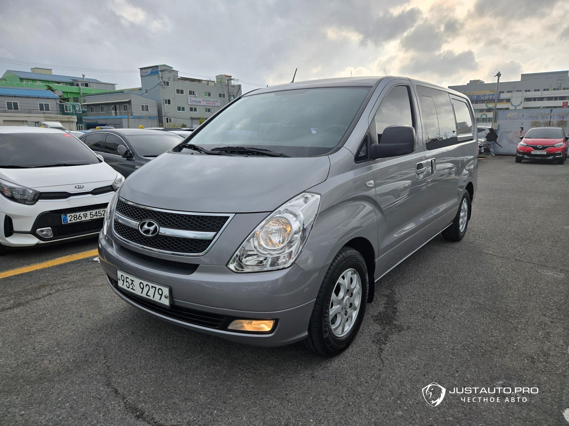 Автомобиль Hyundai Starex