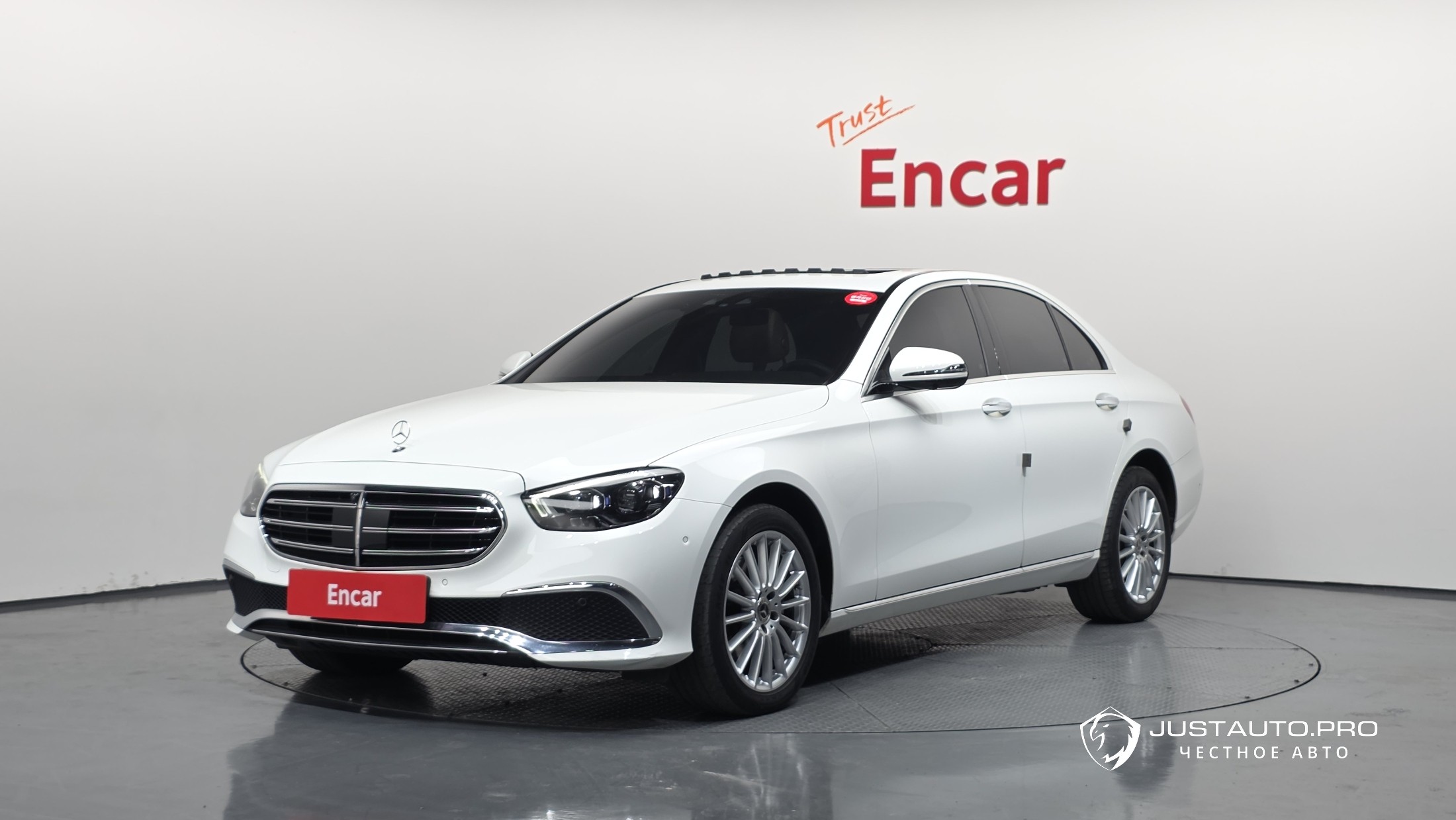 Автомобиль Mercedes-Benz E-Class