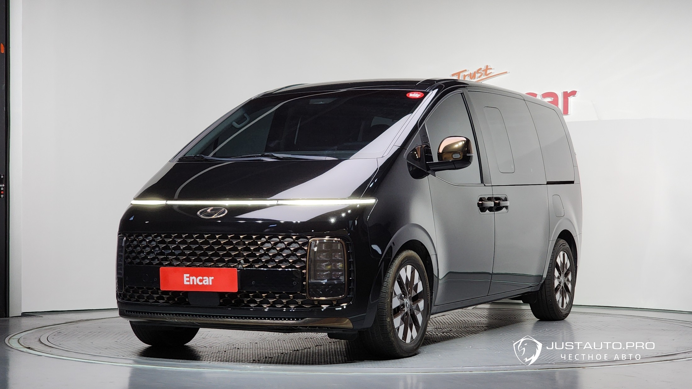 Автомобиль Hyundai Staria