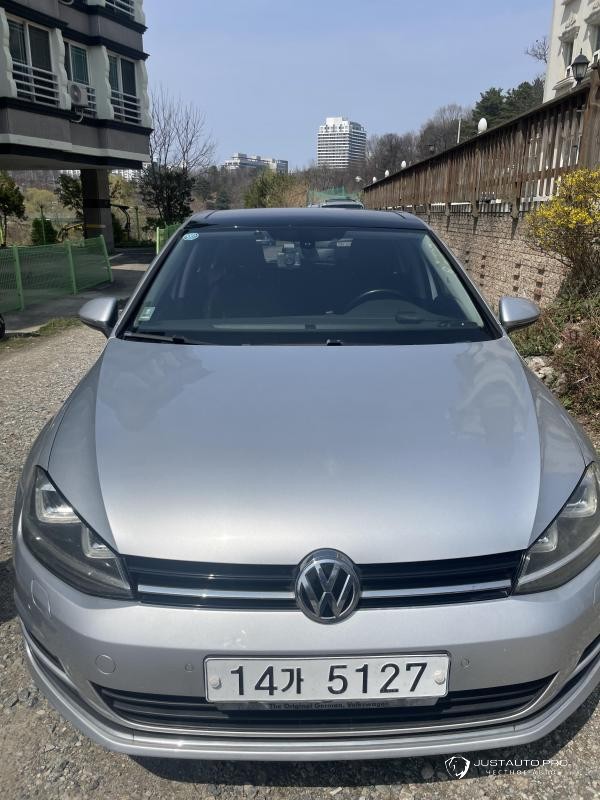 Автомобиль Volkswagen Golf