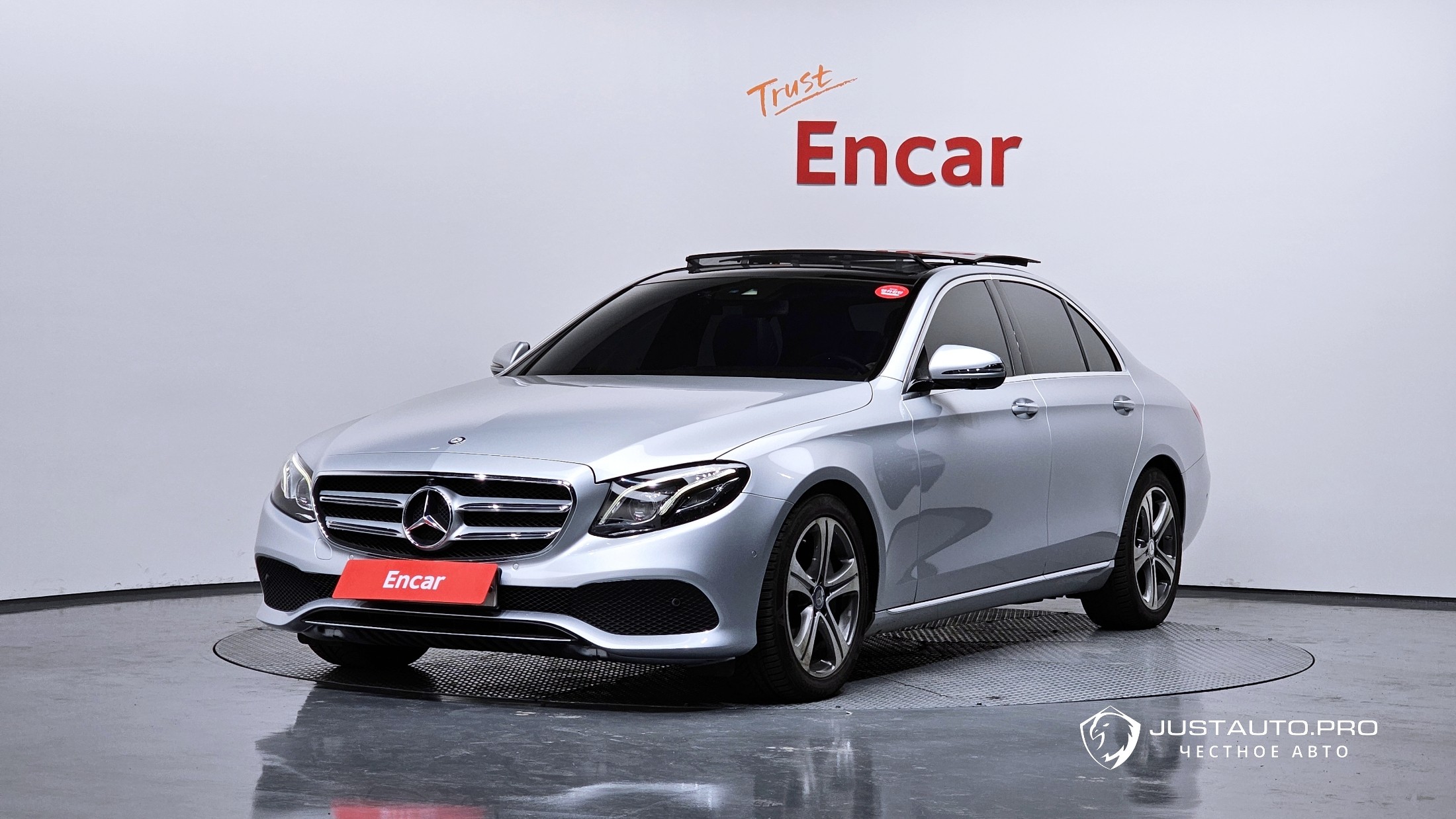 Автомобиль Mercedes-Benz E-Class