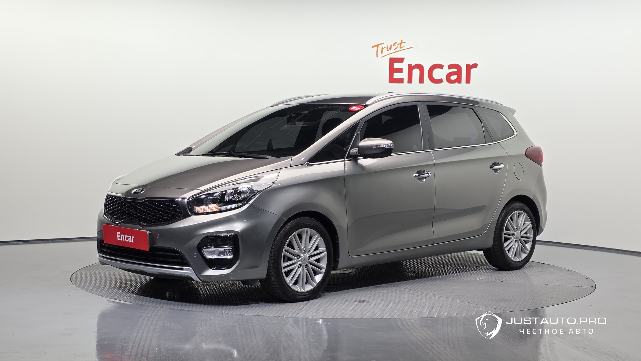 Автомобиль Kia Carens