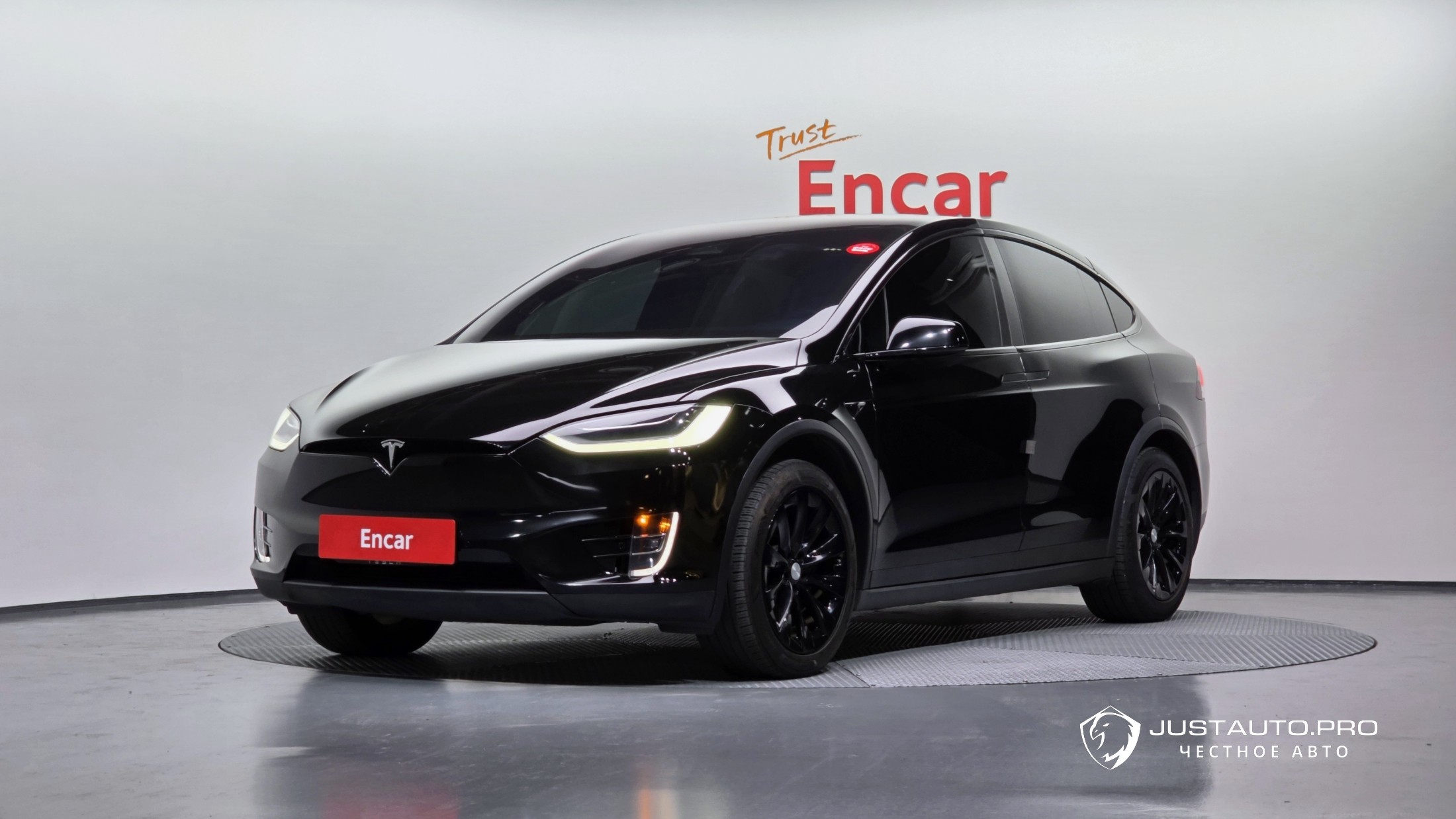 Автомобиль Tesla Model X