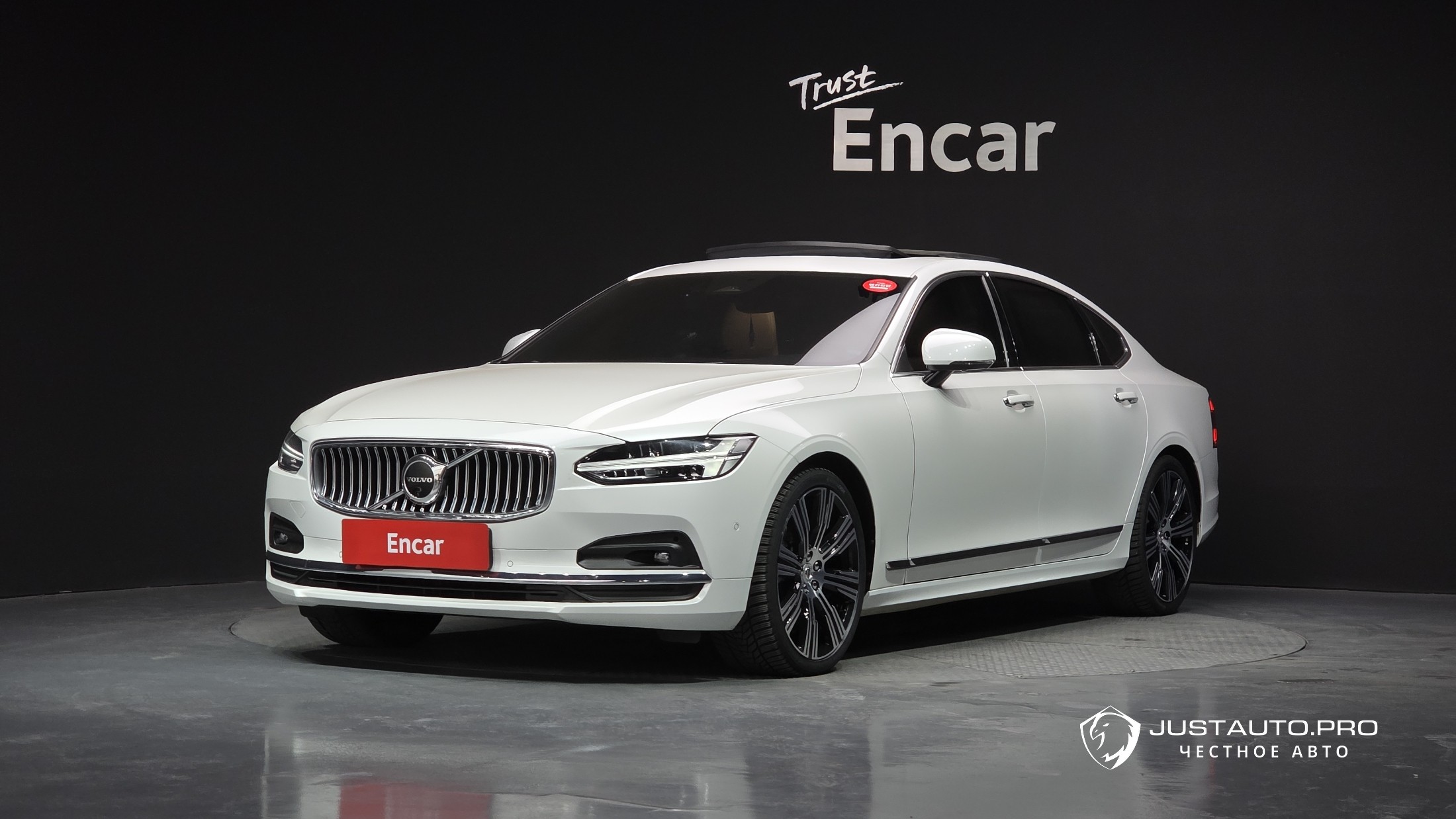 Автомобиль Volvo S90
