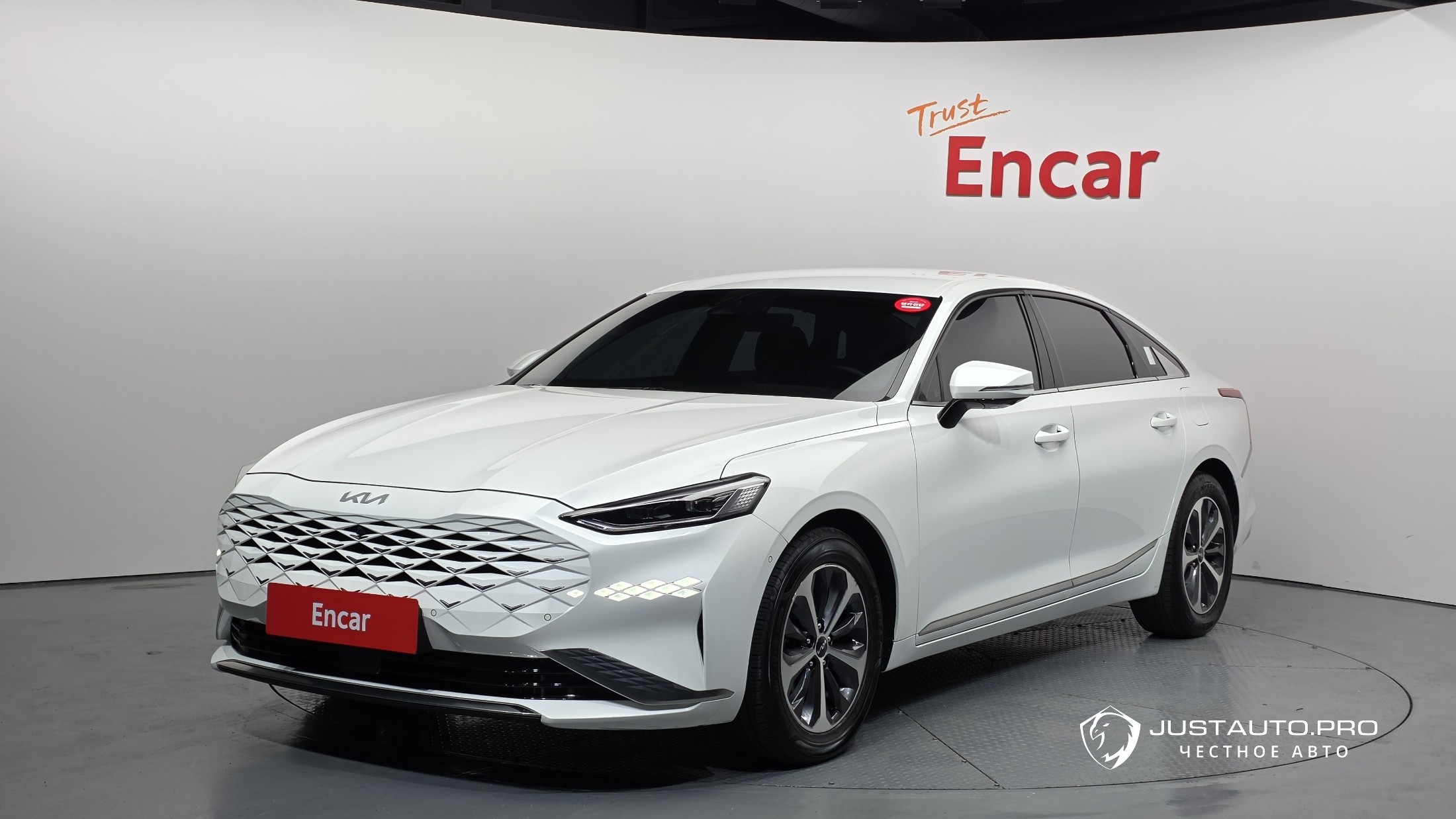 Автомобиль Kia K8