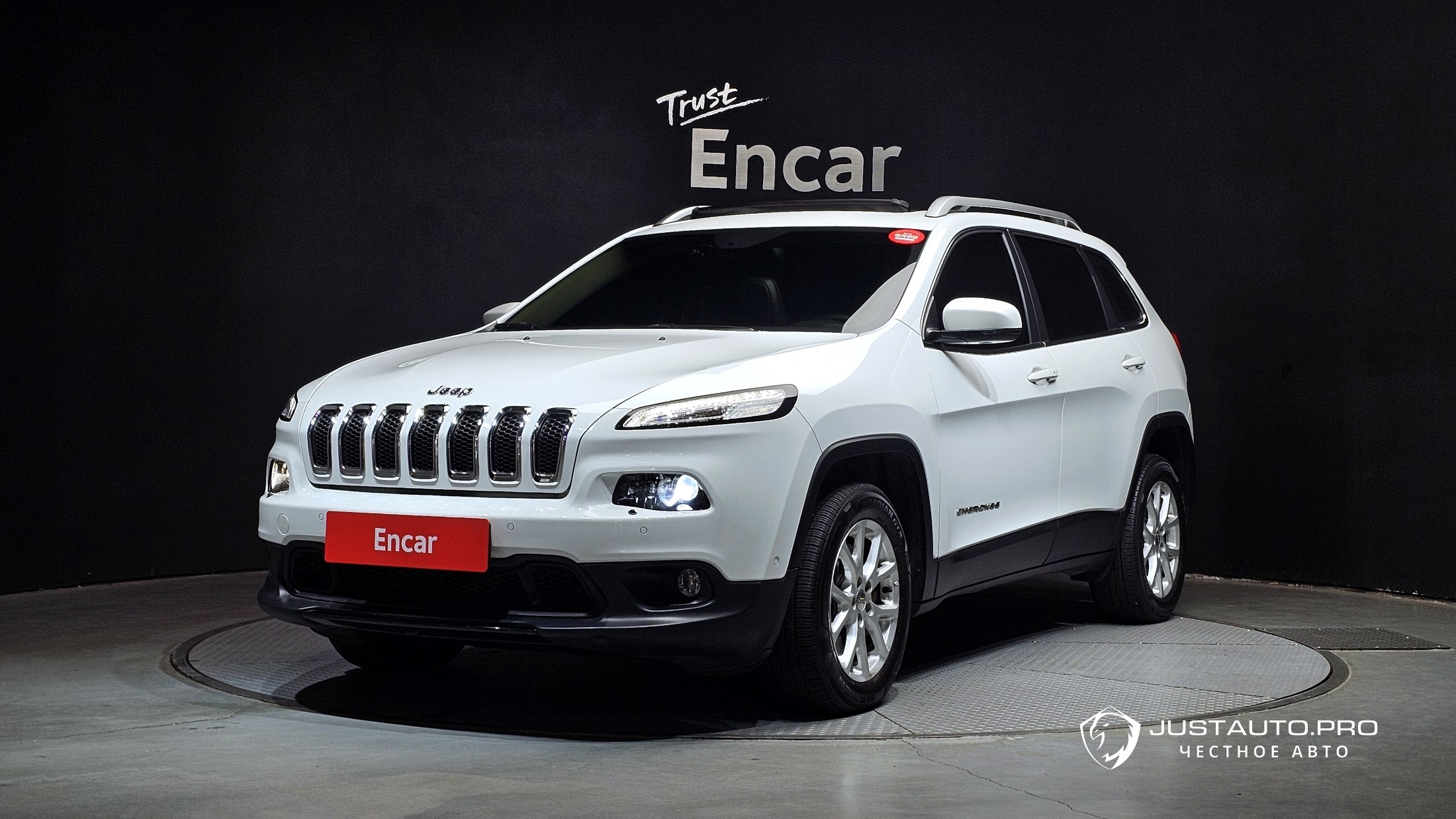 Автомобиль Jeep Cherokee