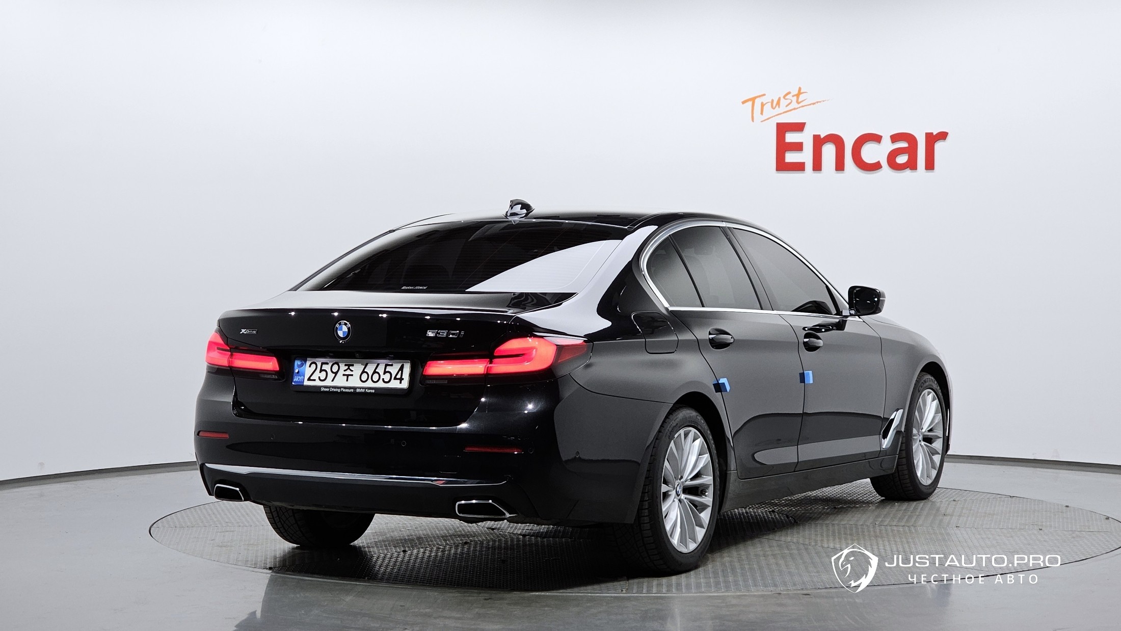 Автомобиль BMW 5-Series