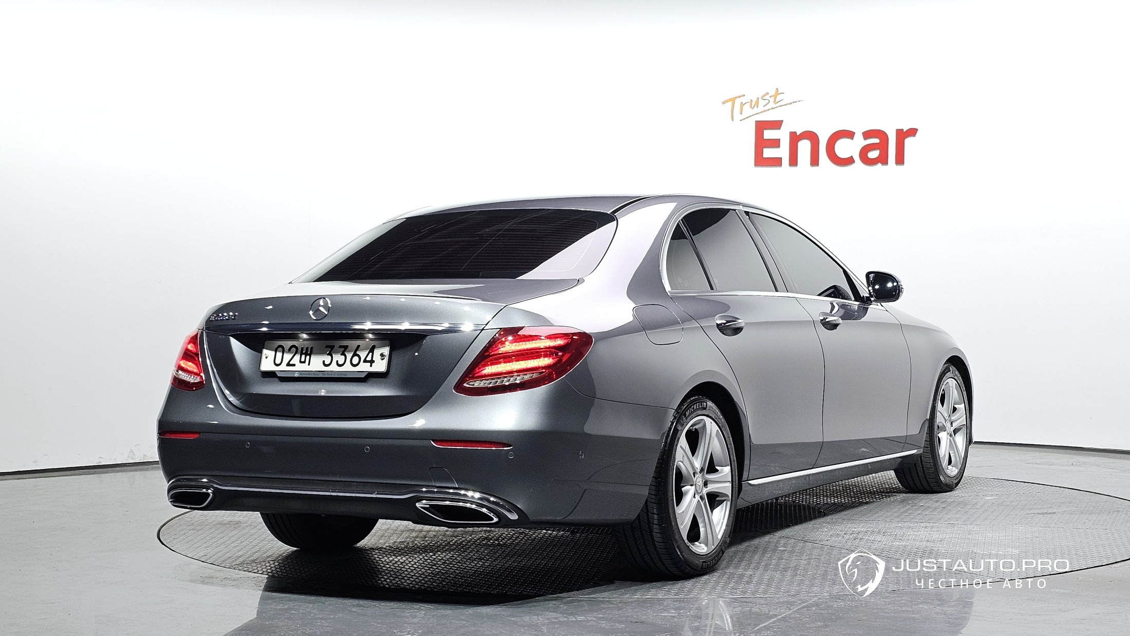 Автомобиль Mercedes-Benz E-Class