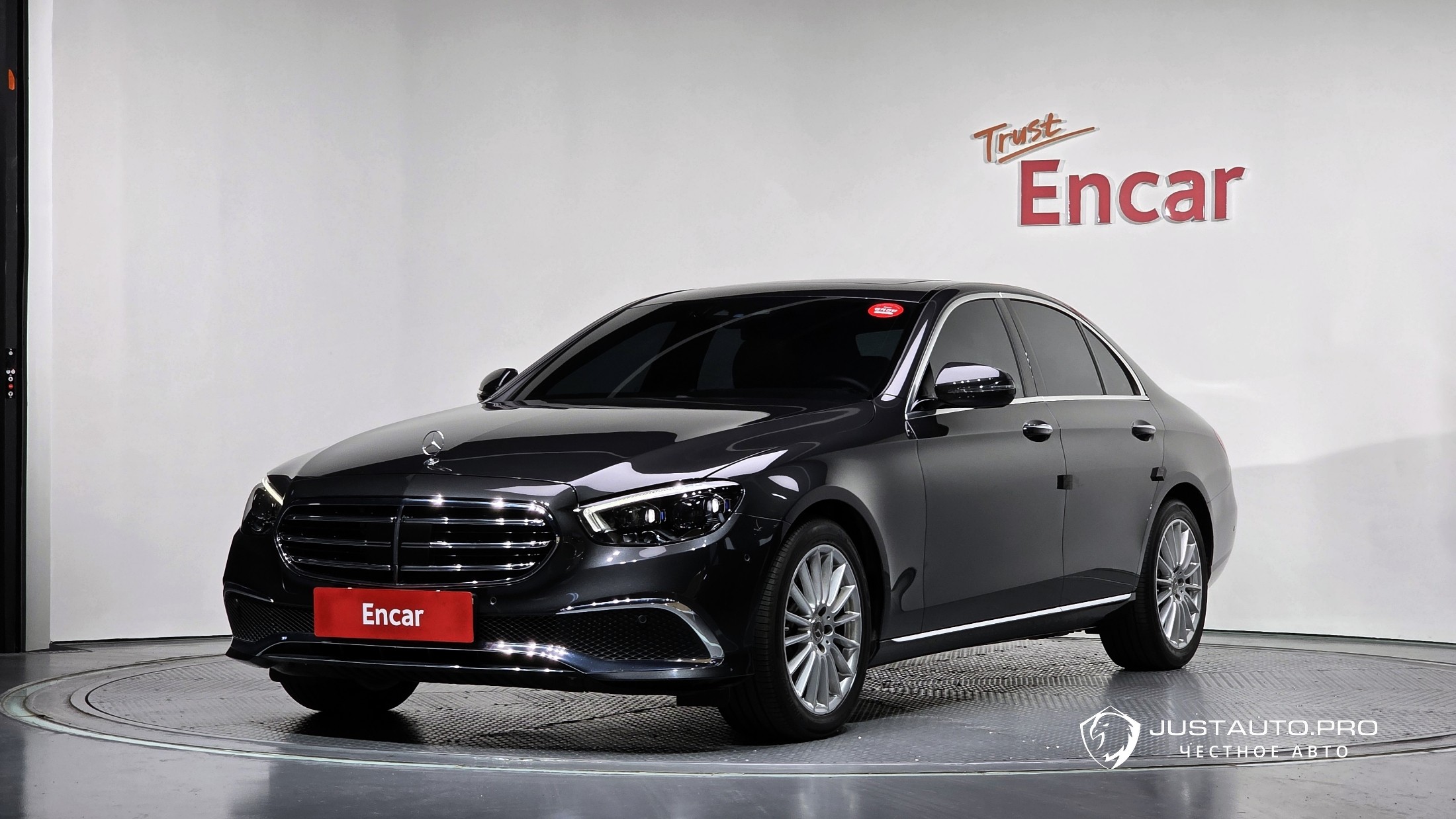 Автомобиль Mercedes-Benz E-Class