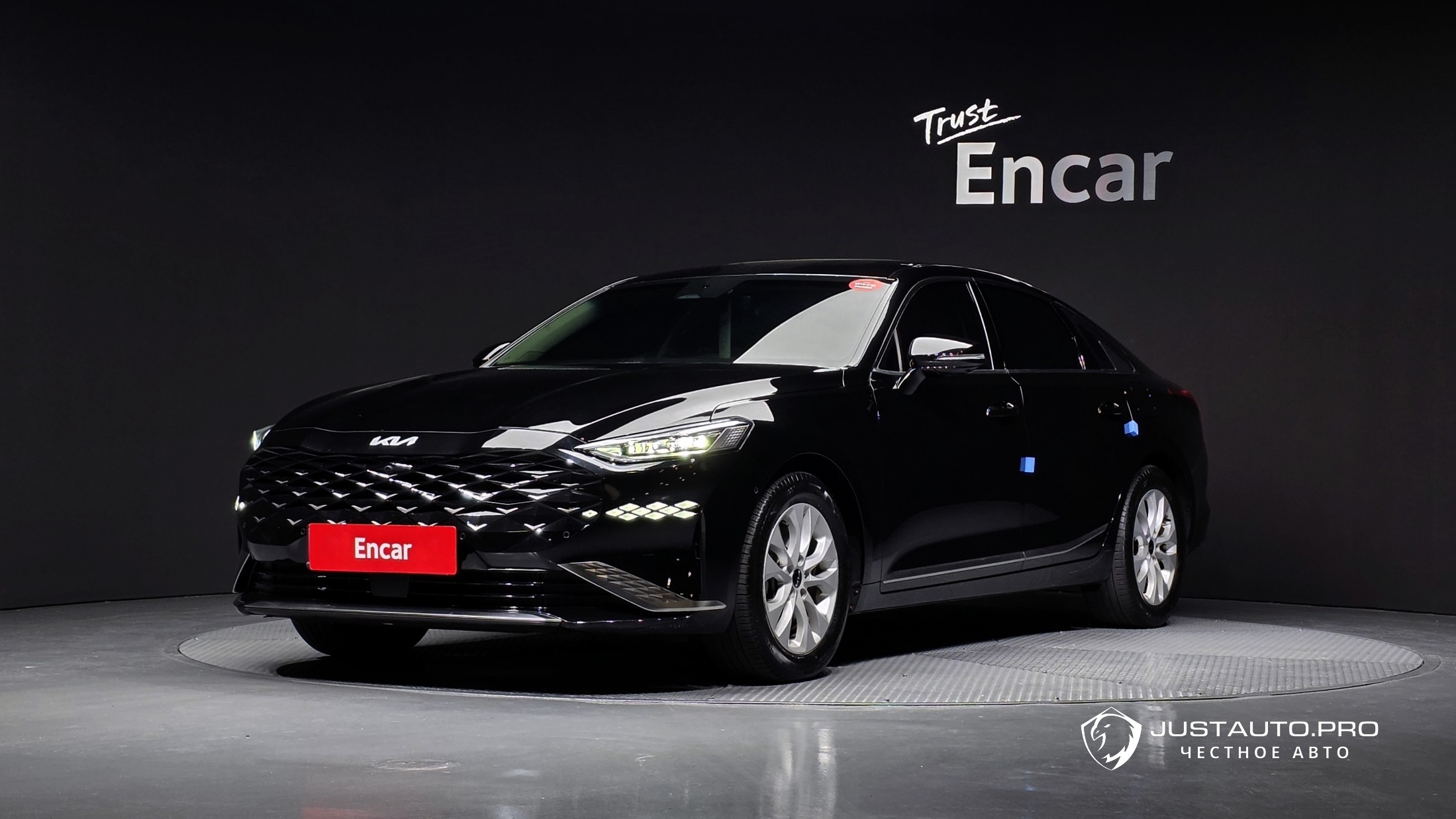 Автомобиль Kia K8