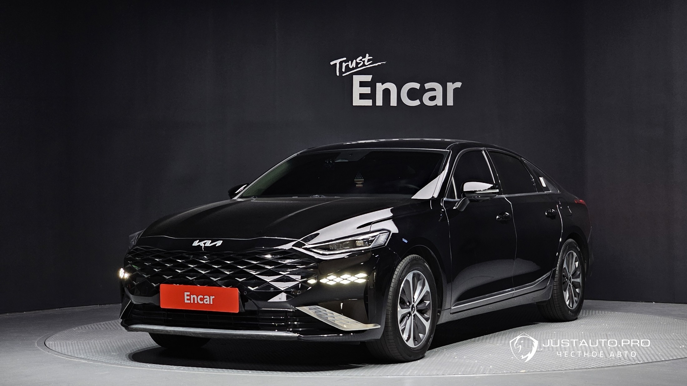 Автомобиль Kia K8