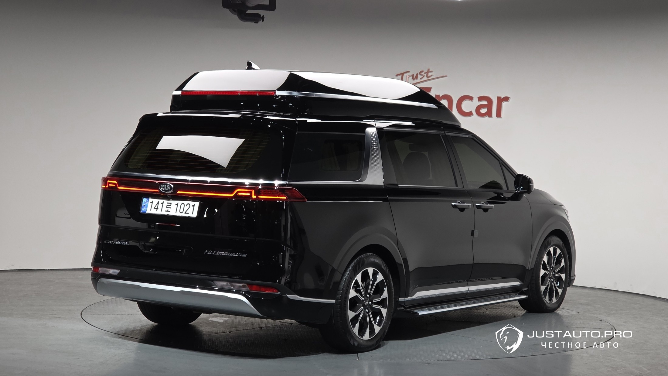 Автомобиль Kia Canival