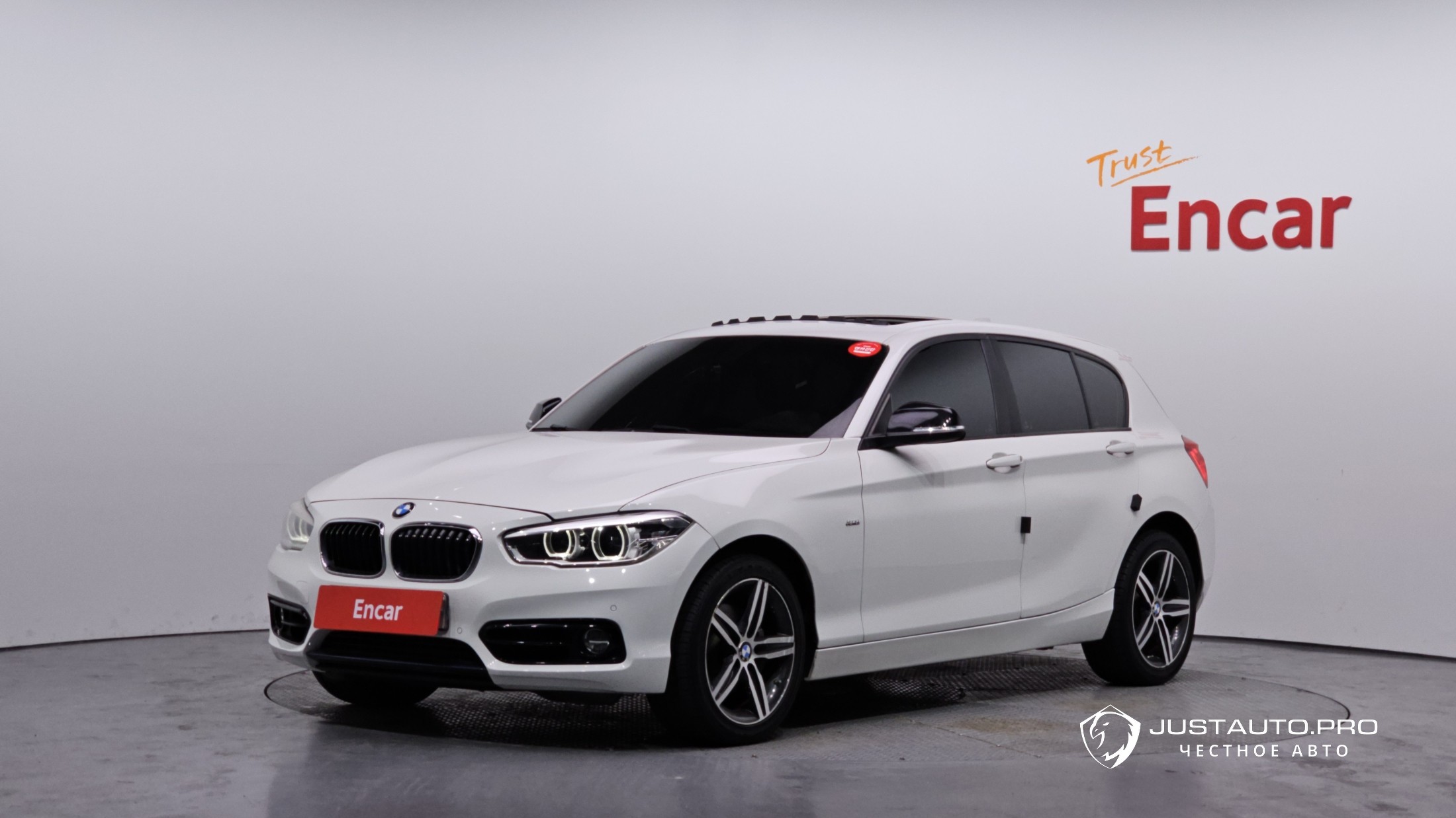 Автомобиль BMW 1-Series