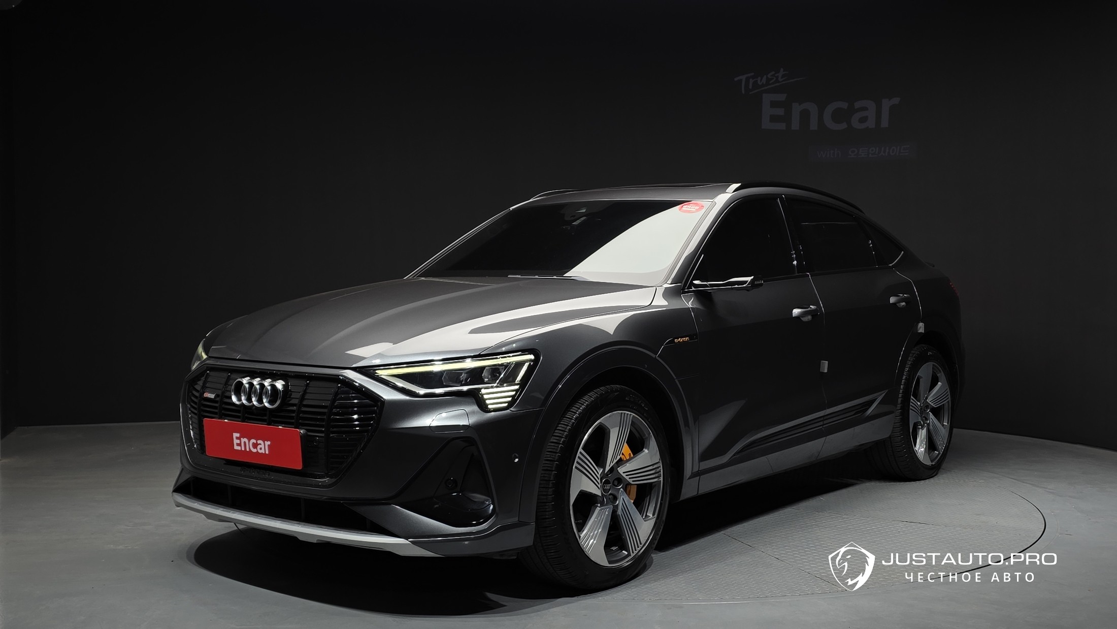 Автомобиль Audi e-tron