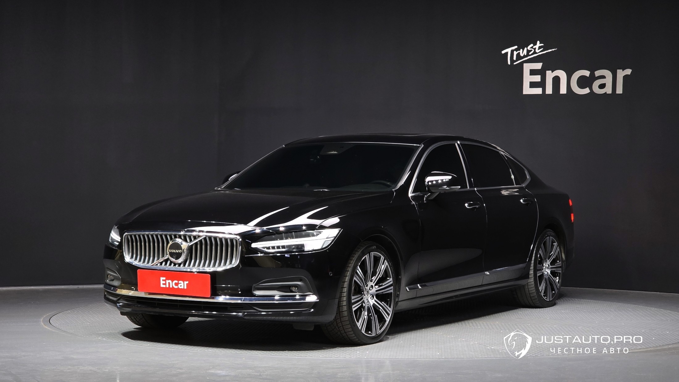 Автомобиль Volvo S90