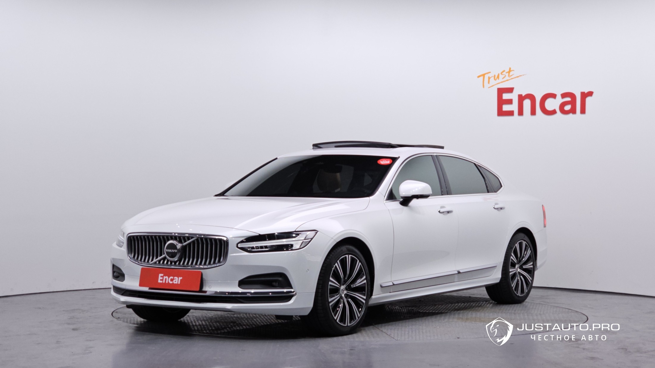 Автомобиль Volvo S90