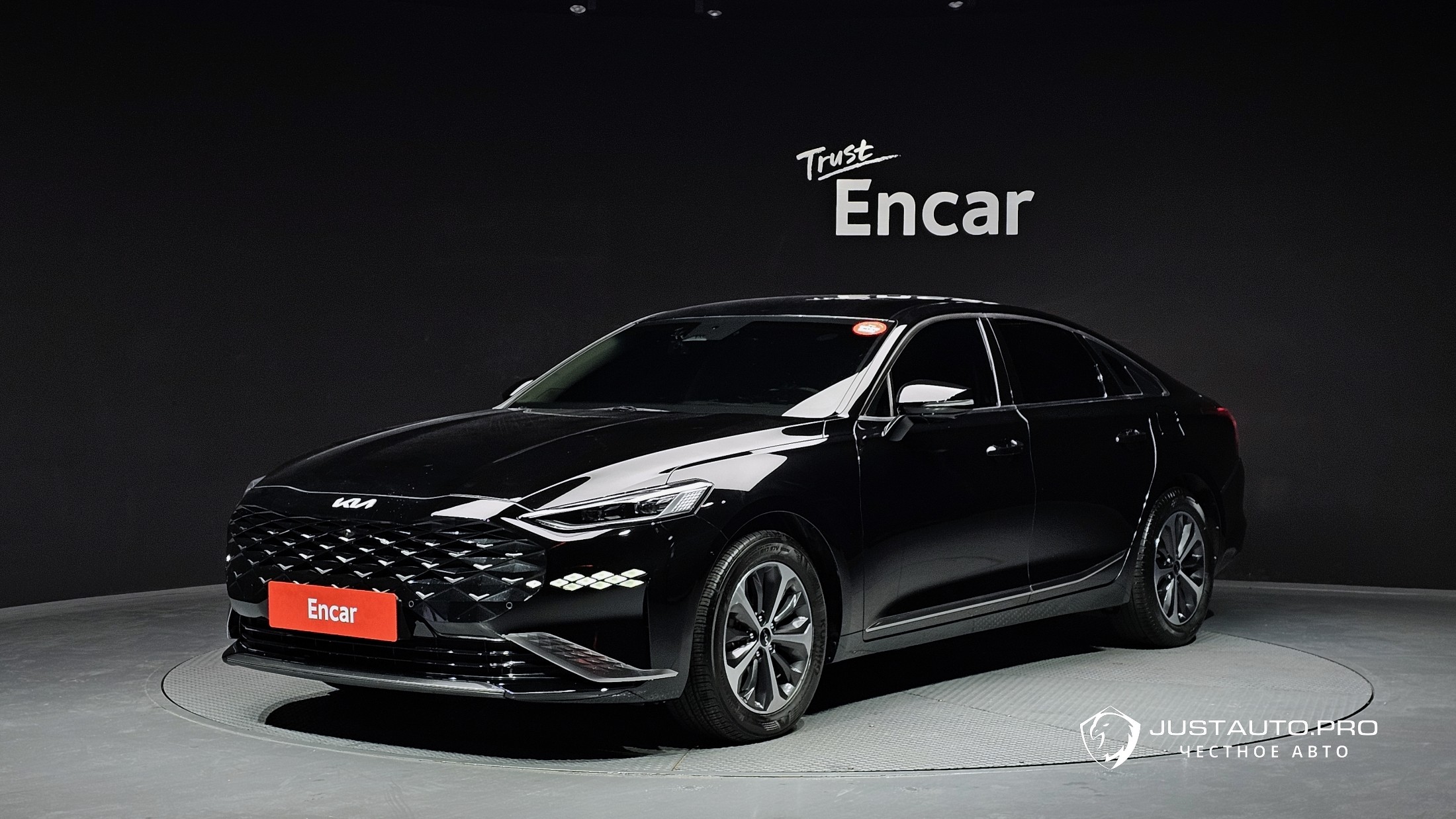 Автомобиль Kia K8
