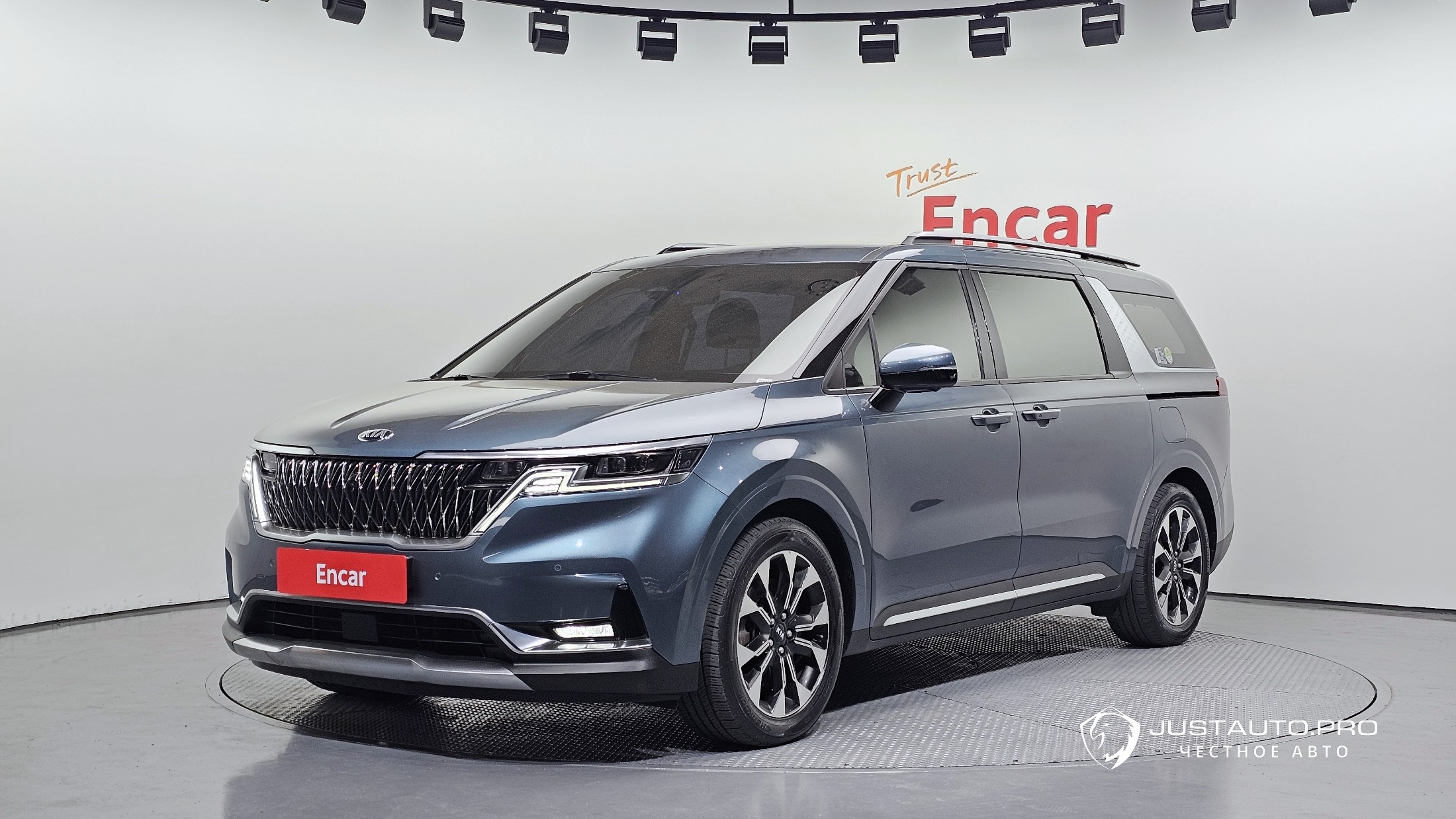 Автомобиль Kia Canival