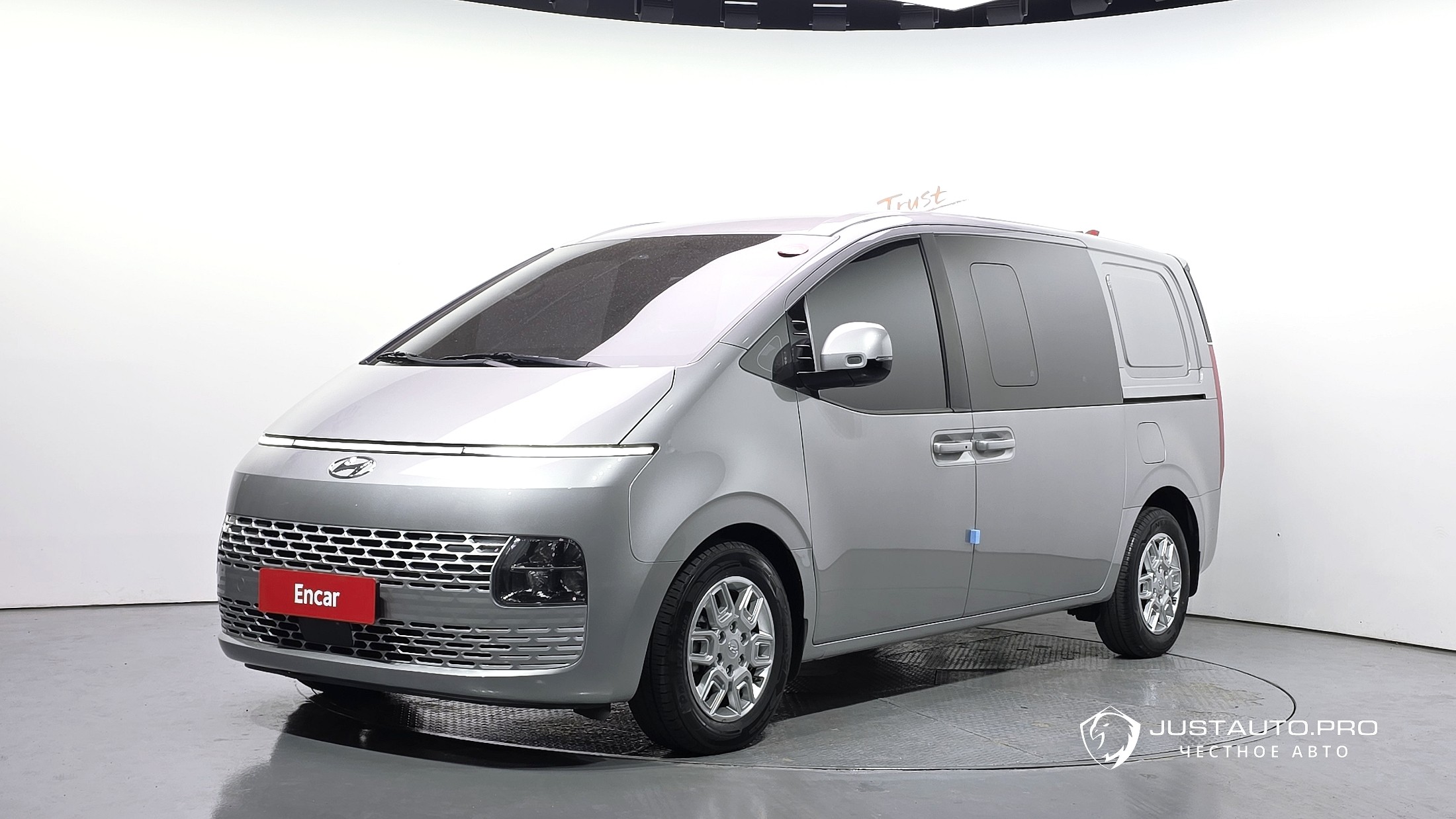 Автомобиль Hyundai Staria