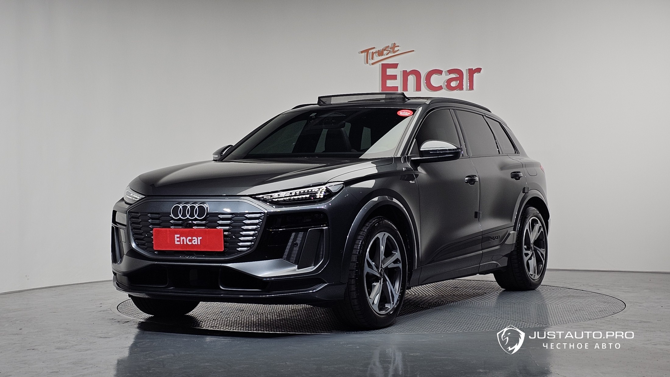 Автомобиль Audi Q6 e-tron