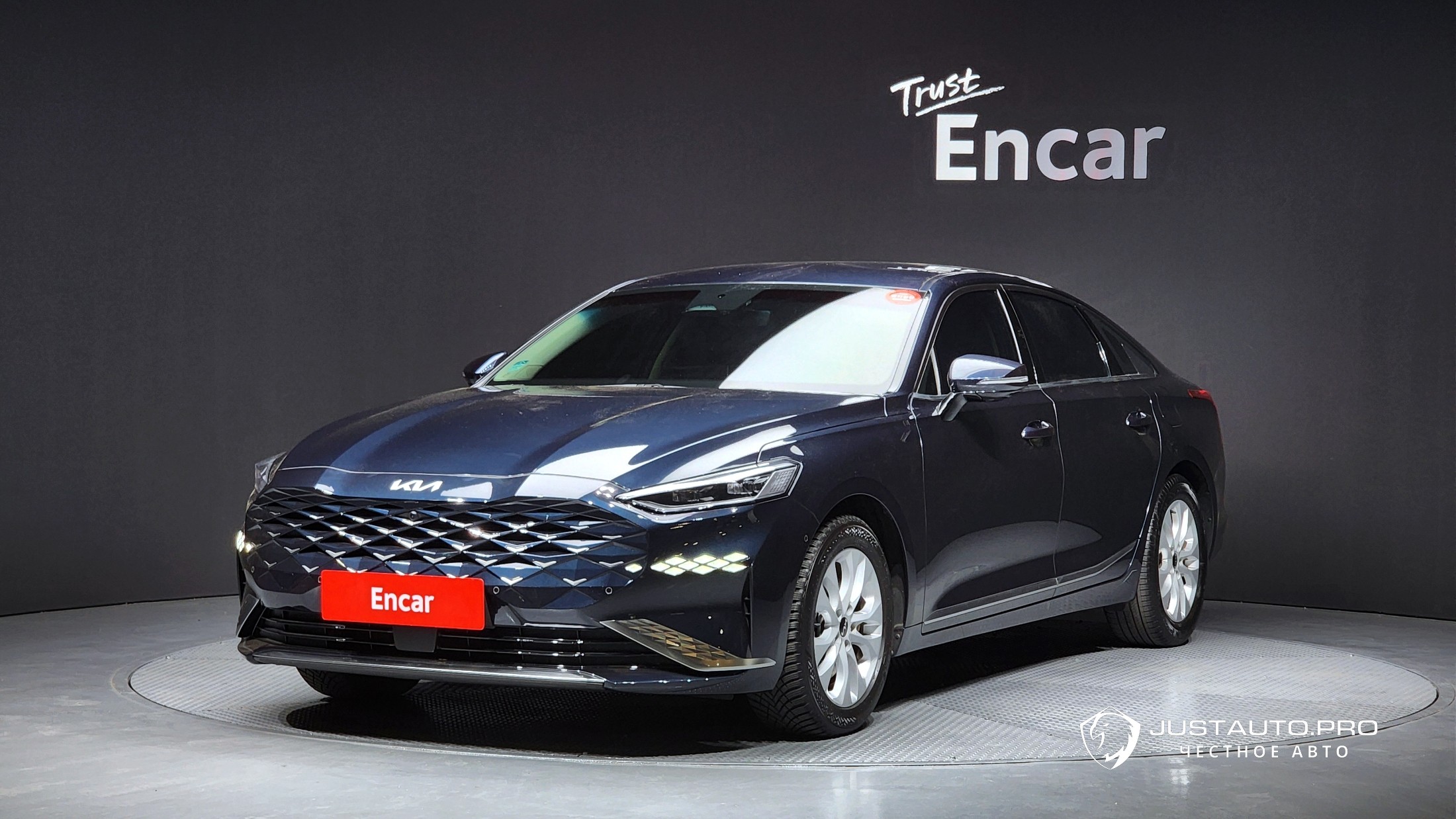 Автомобиль Kia K8