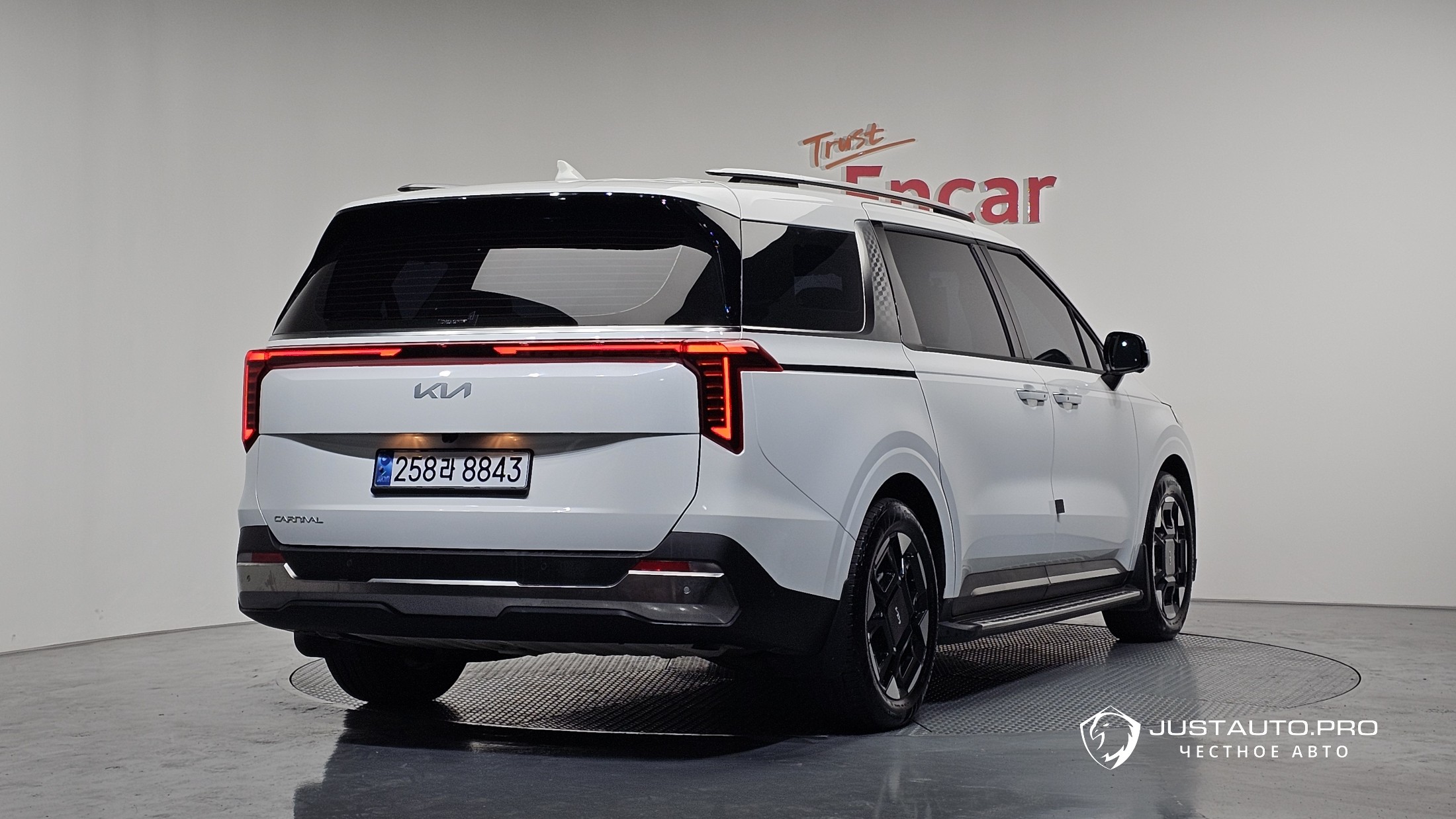 Автомобиль Kia Canival