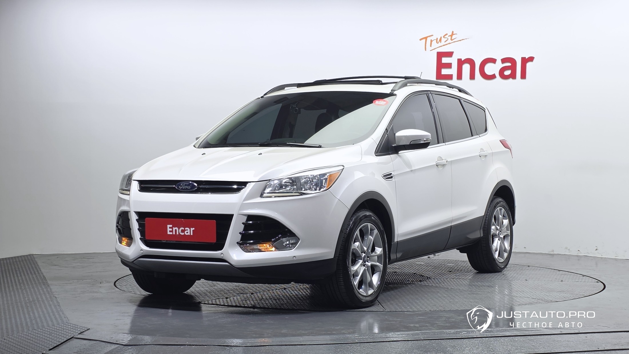 Автомобиль Ford Escape