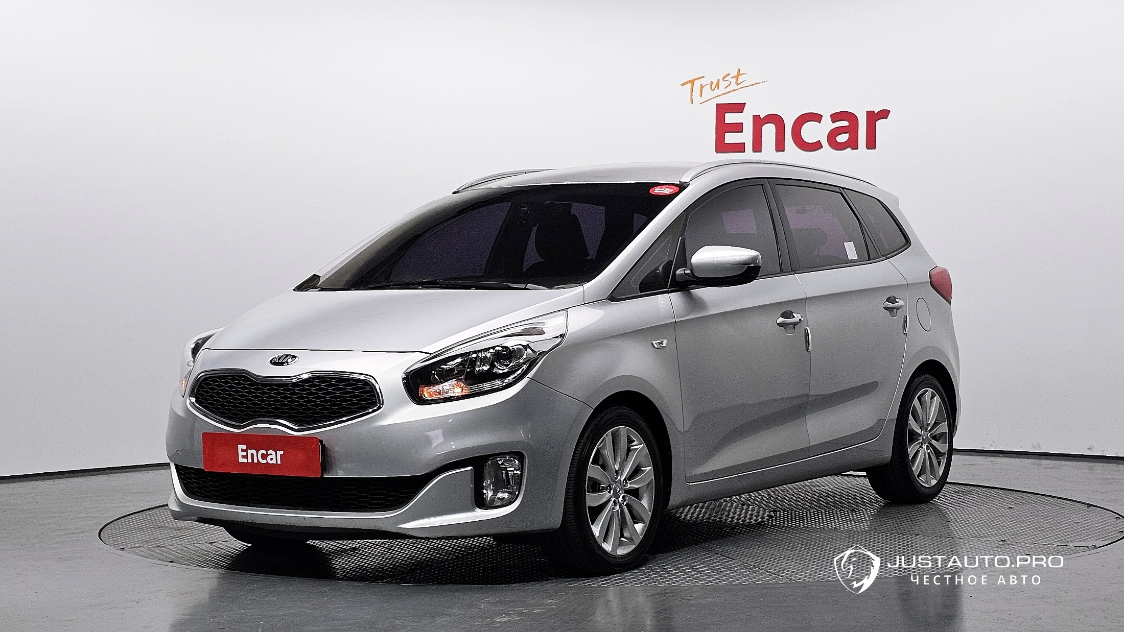 Автомобиль Kia Carens