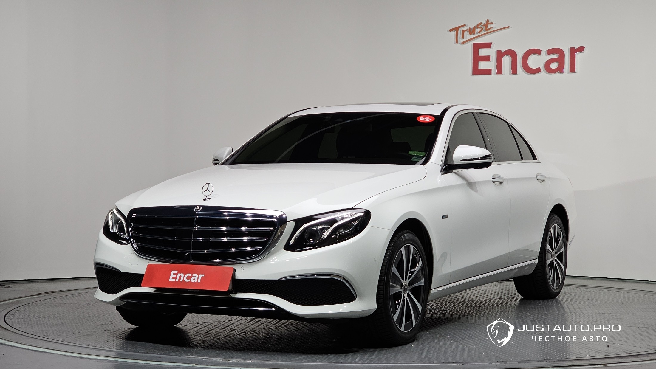 Автомобиль Mercedes-Benz E-Class