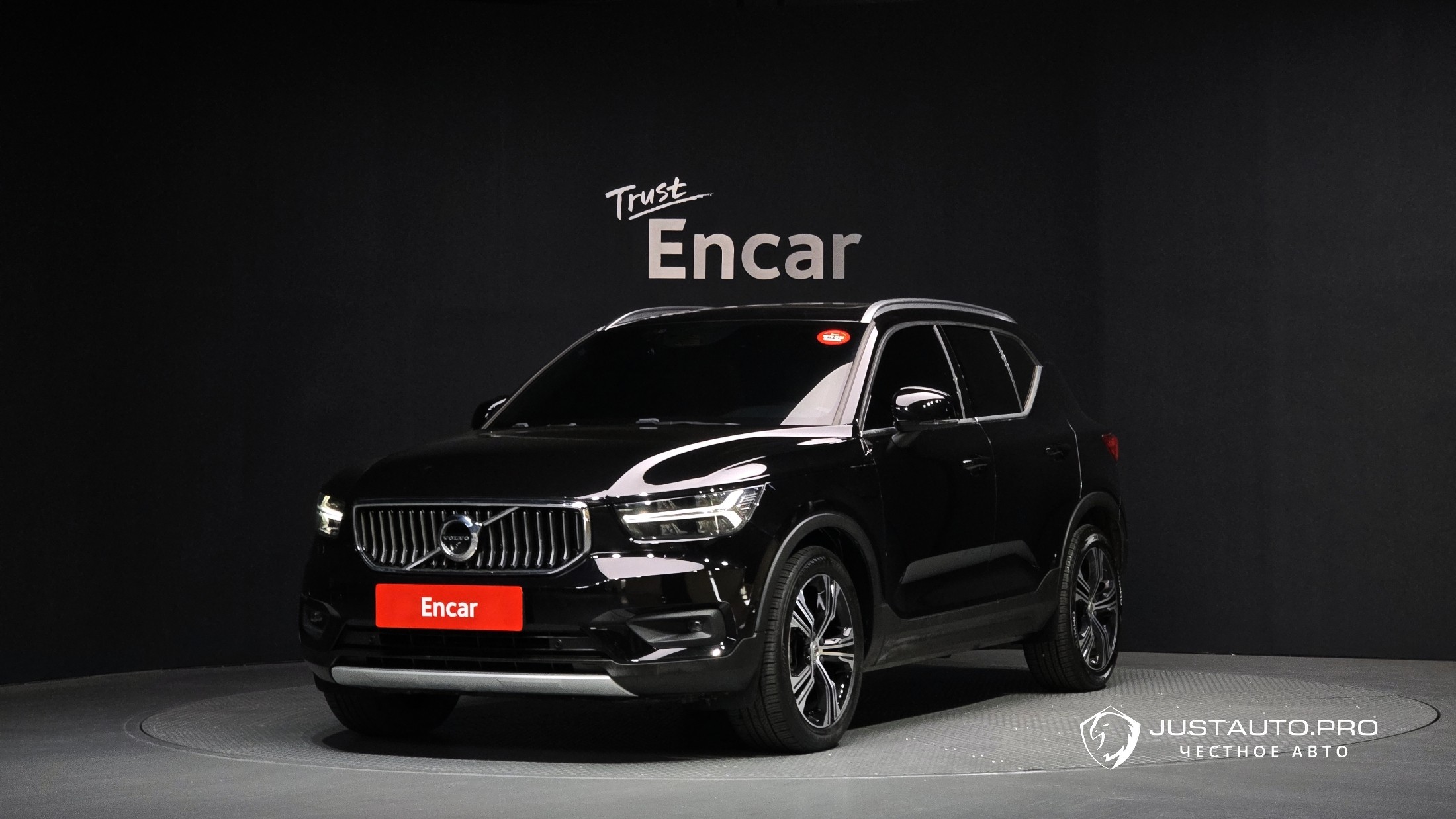 Автомобиль Volvo XC40
