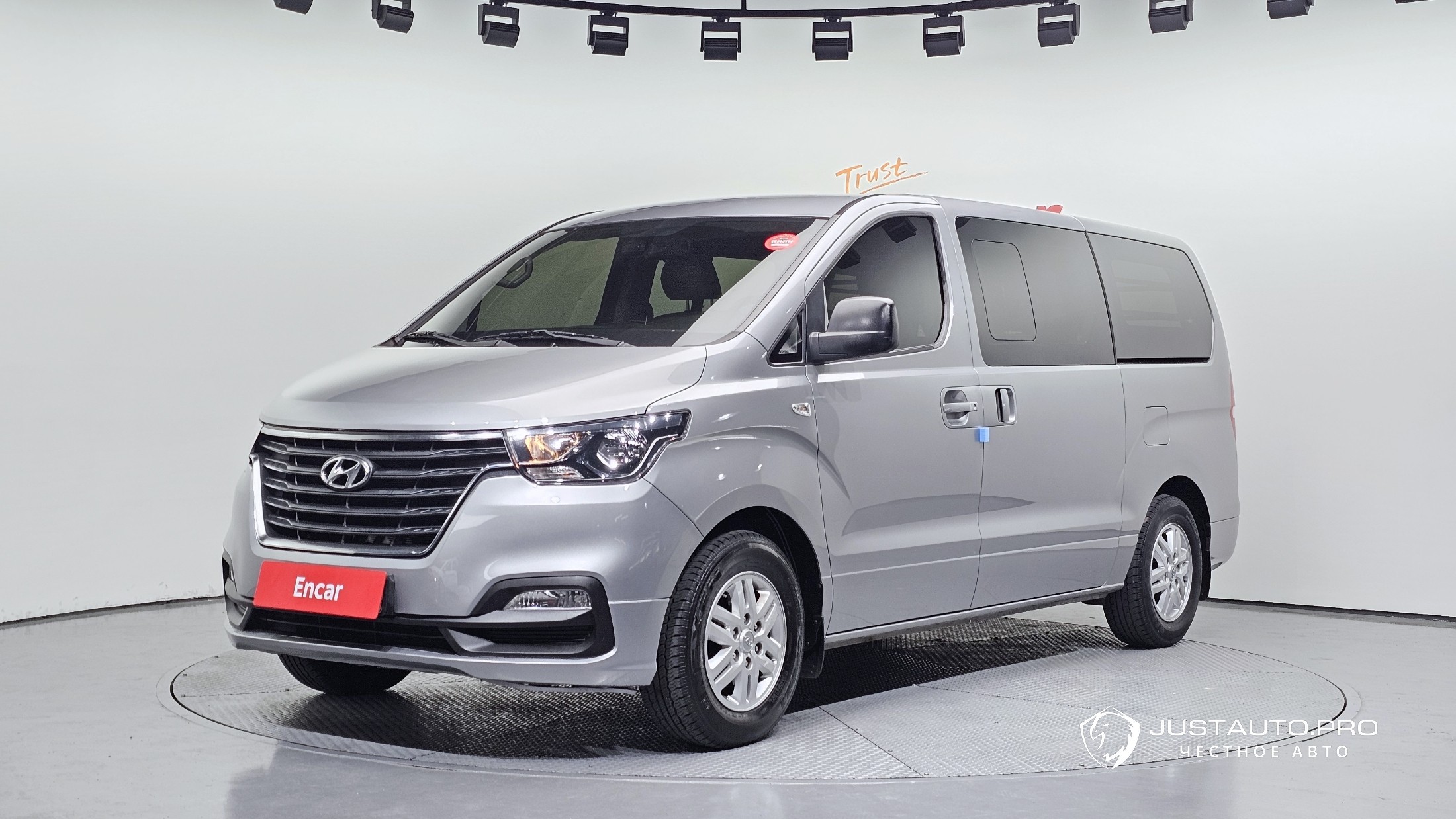 Автомобиль Hyundai Starex