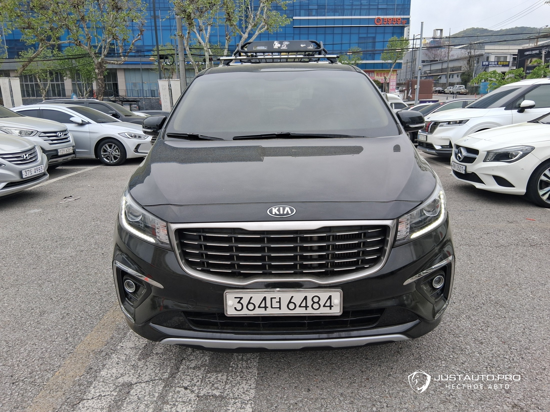 Автомобиль Kia Canival