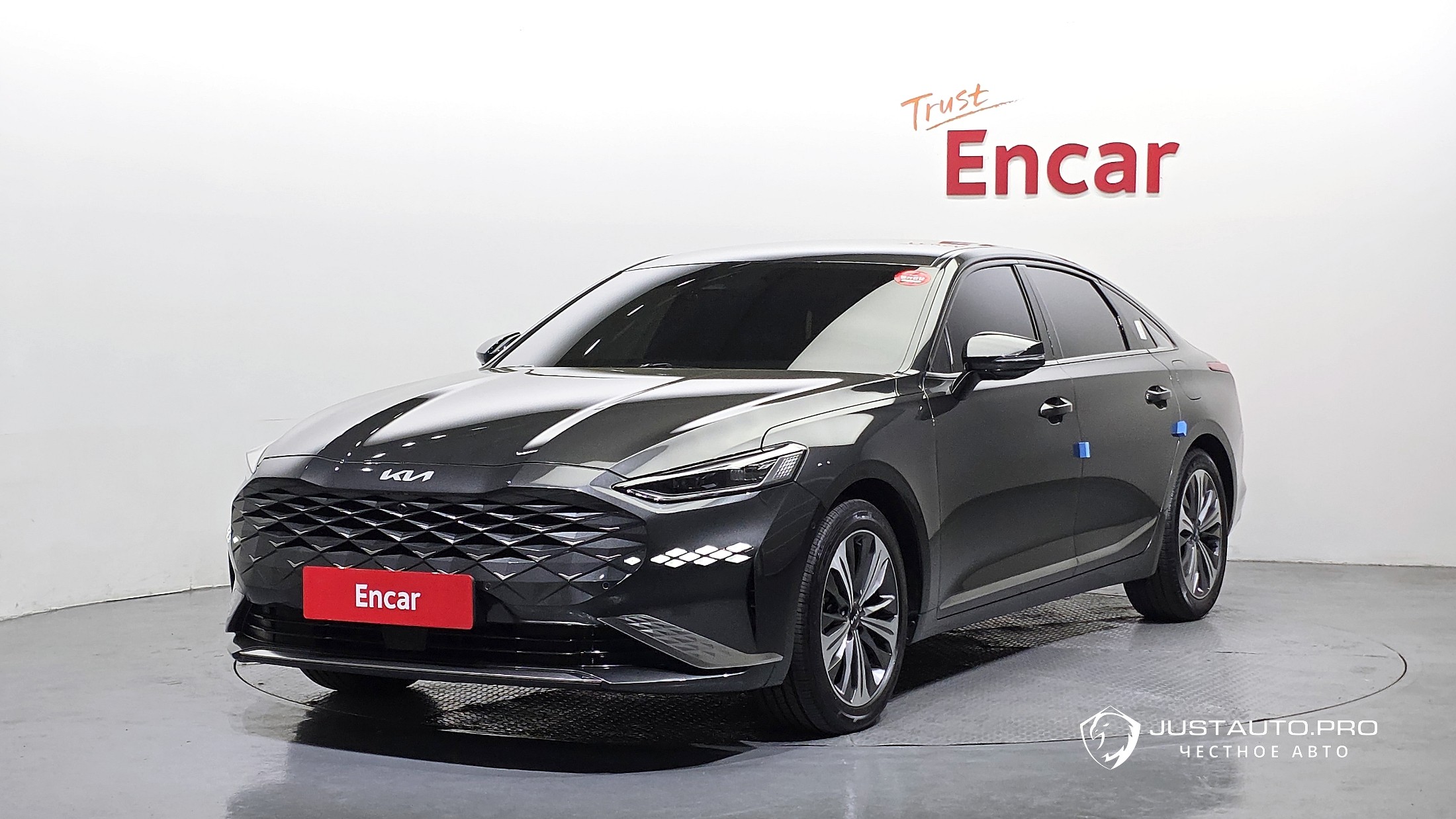 Автомобиль Kia K8