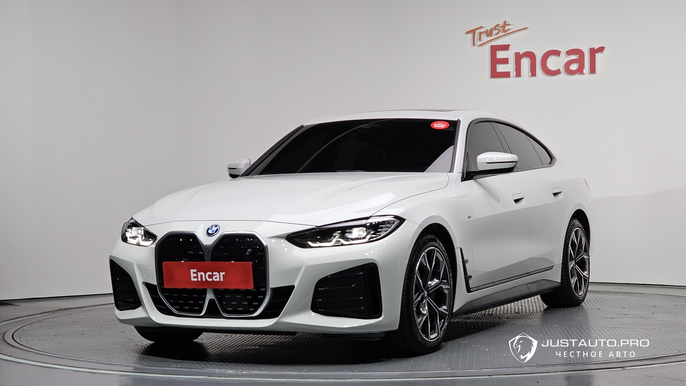 Автомобиль BMW i4