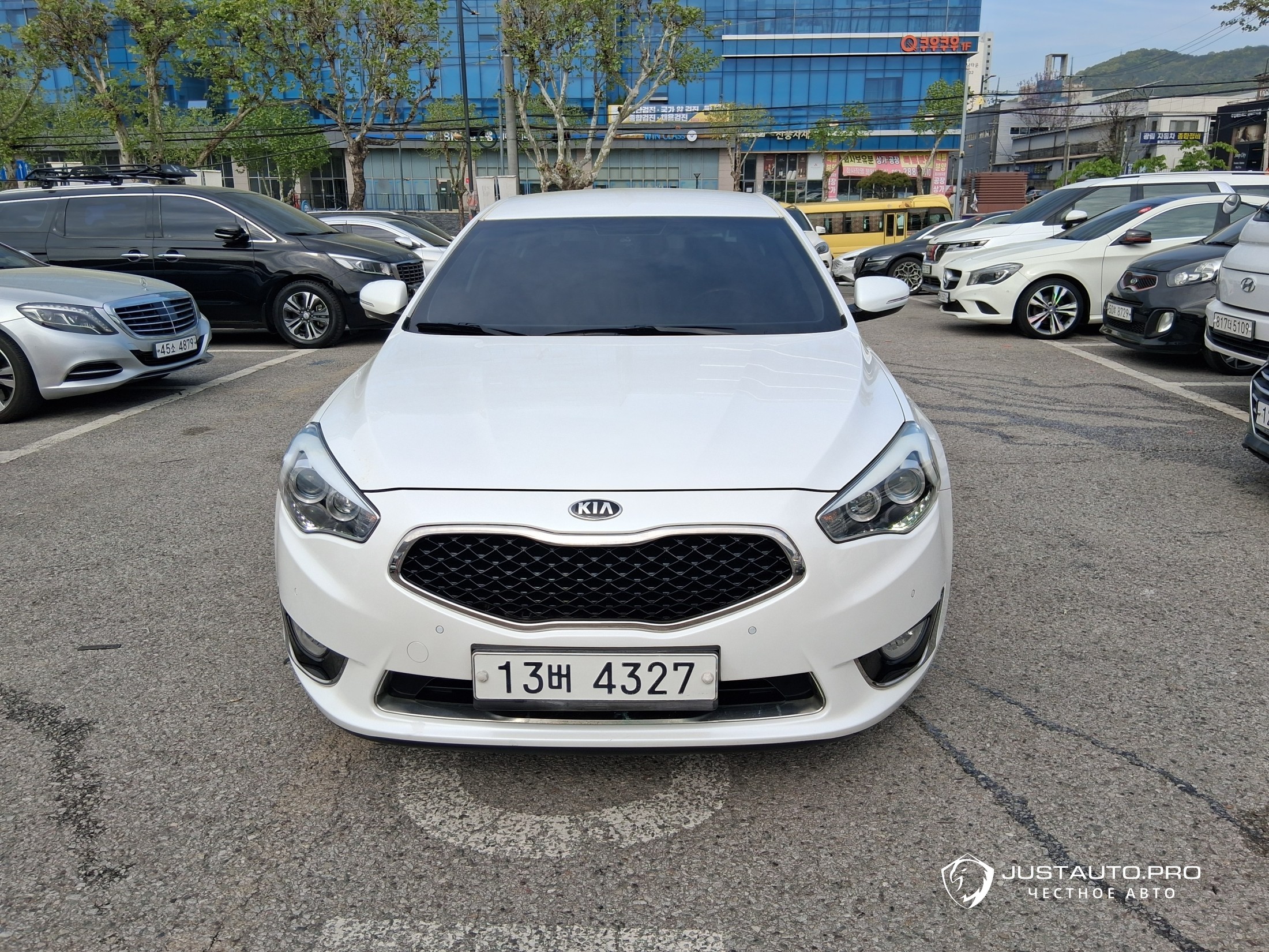Автомобиль Kia K7