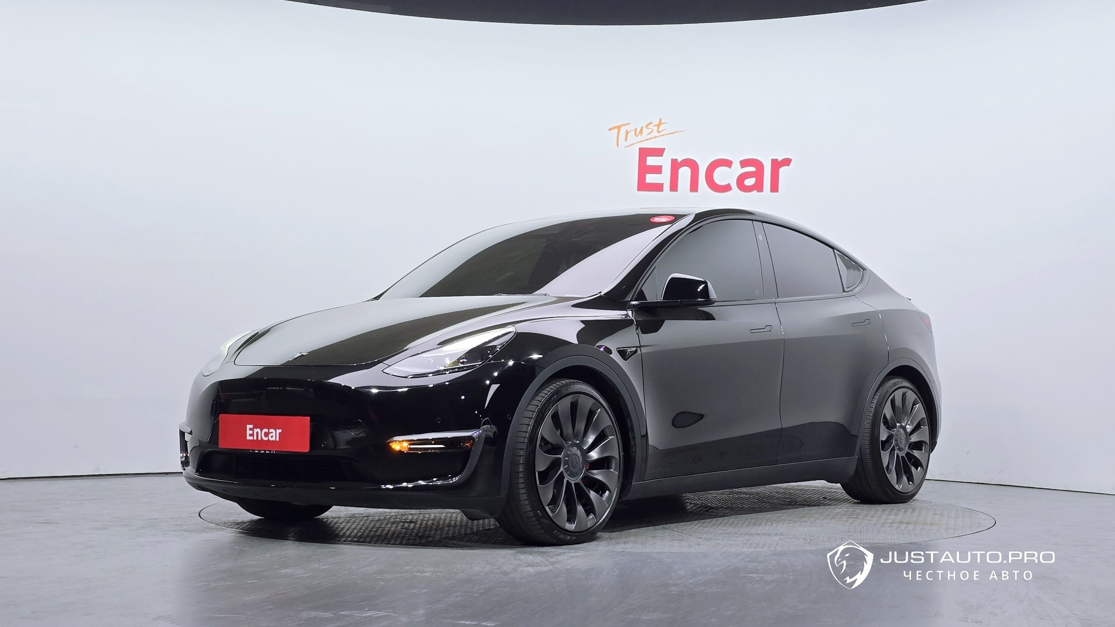 Автомобиль Tesla Model Y