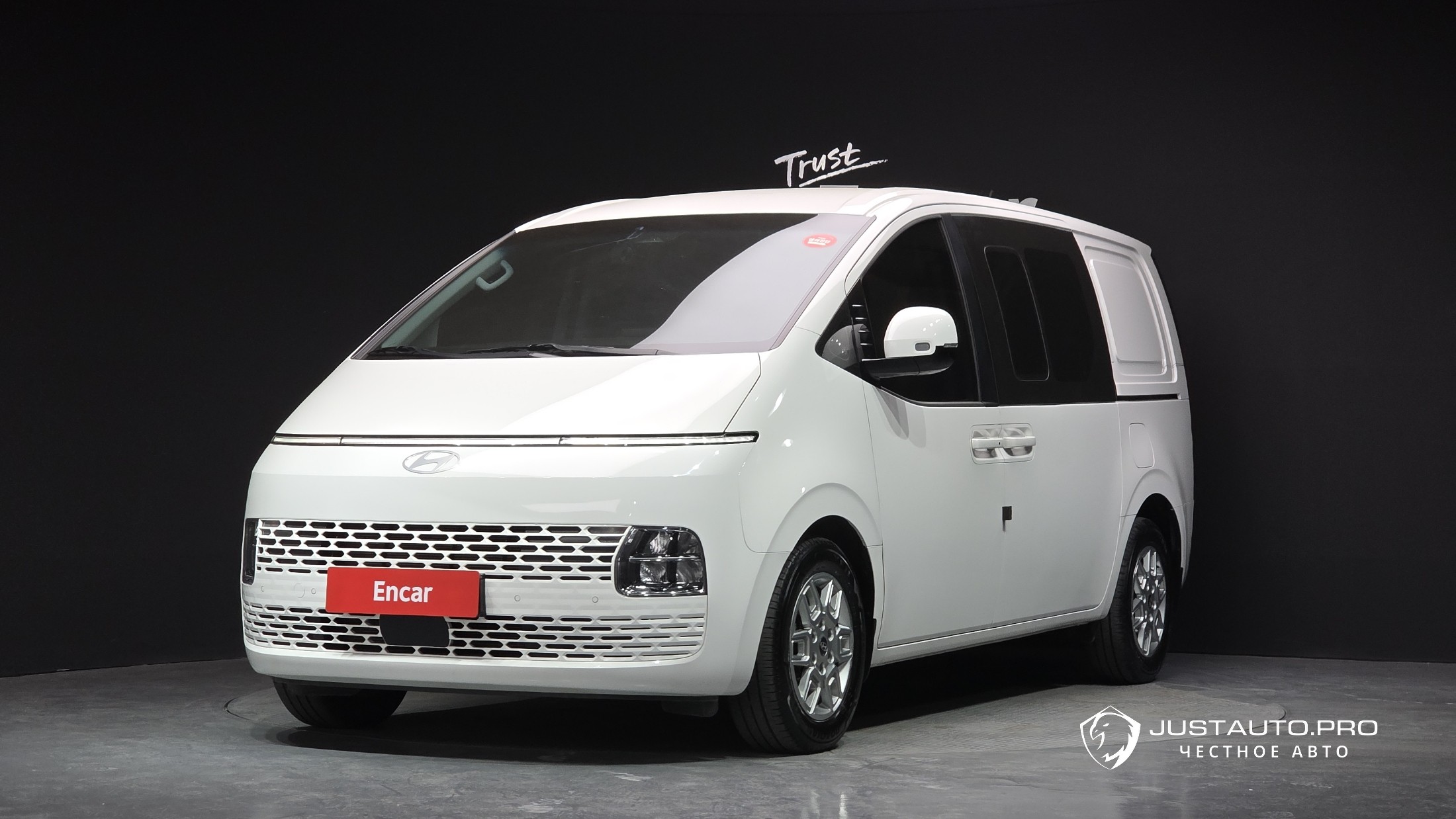 Автомобиль Hyundai Staria