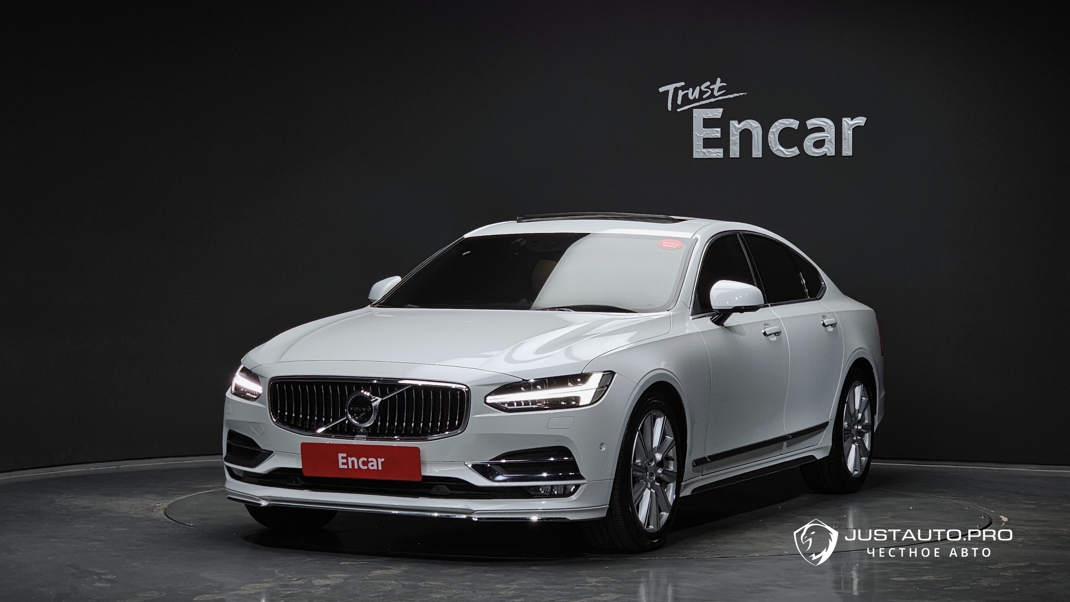 Автомобиль Volvo S90