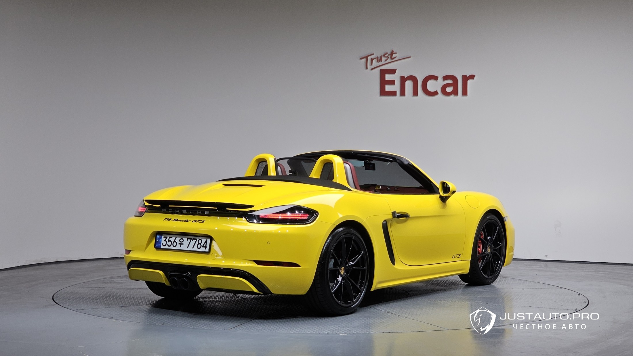 Автомобиль Porsche 718