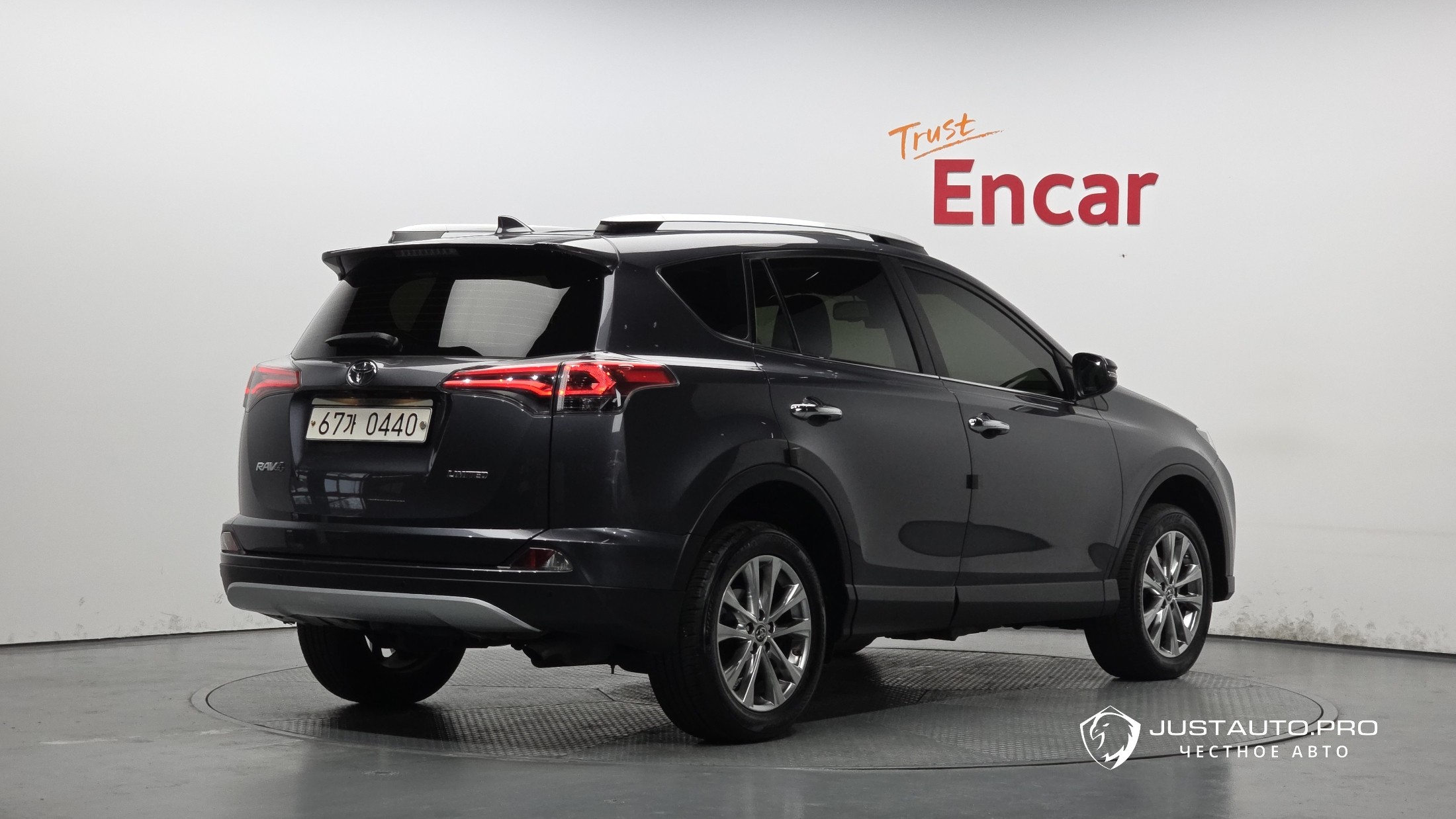Автомобиль Toyota RAV4
