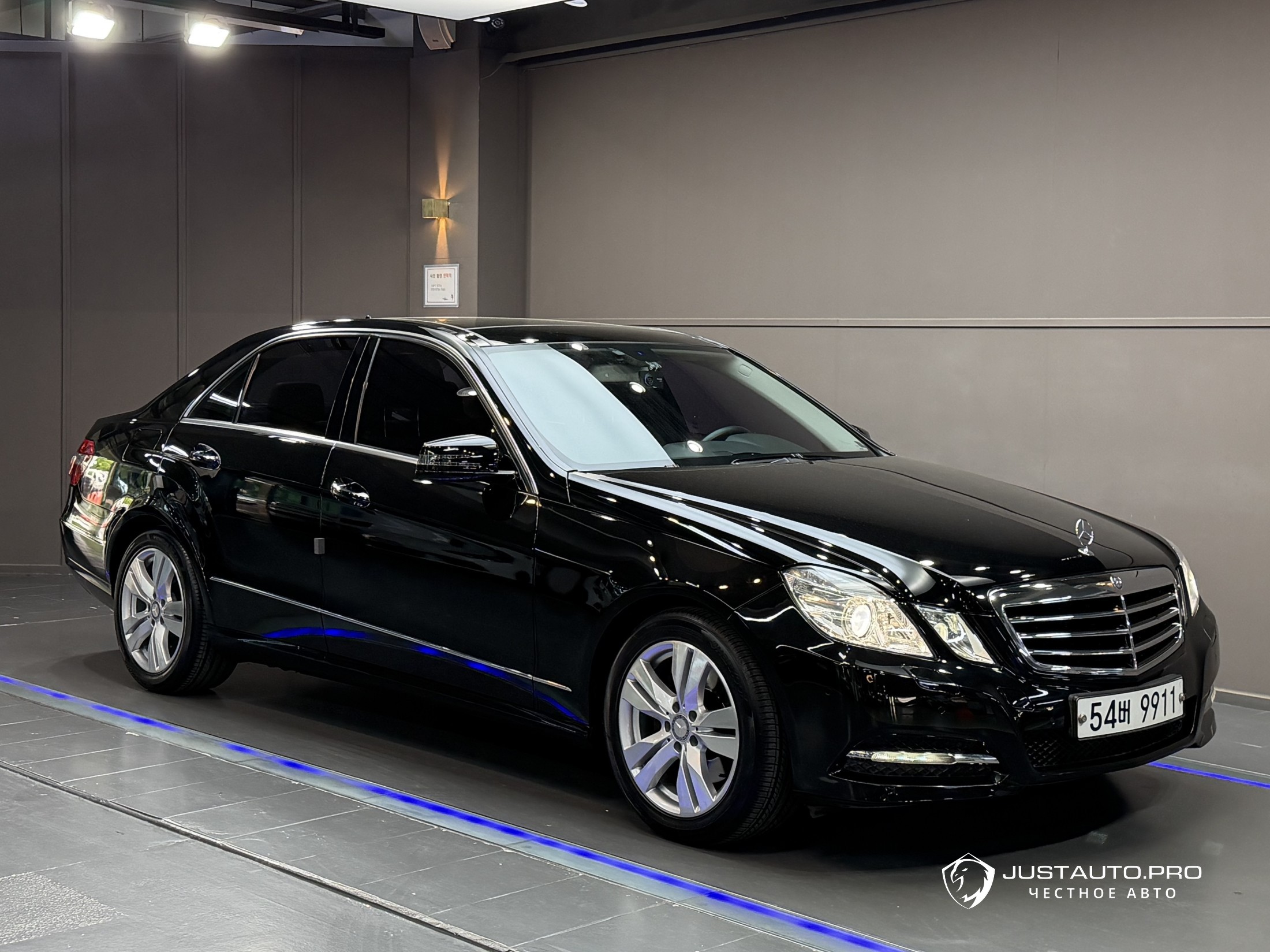 Автомобиль Mercedes-Benz E-Class