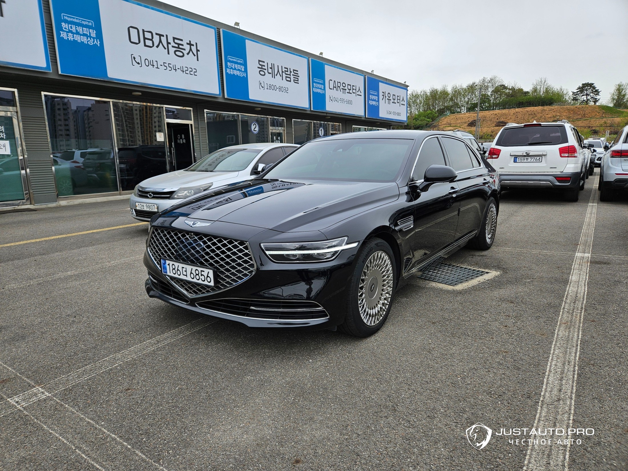 Автомобиль Genesis G90