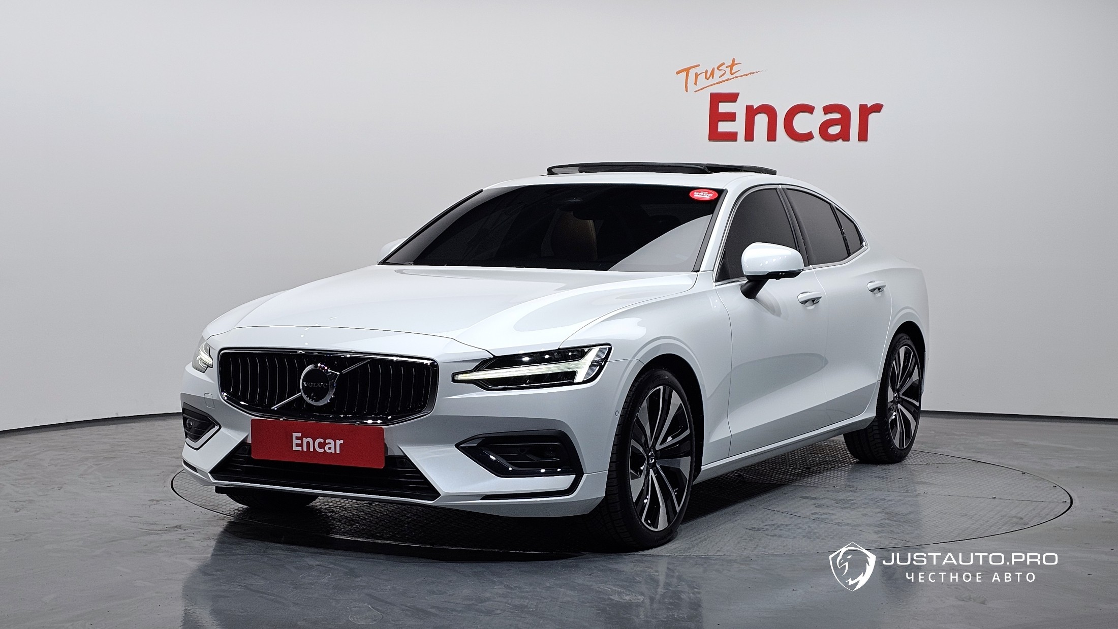 Автомобиль Volvo S60
