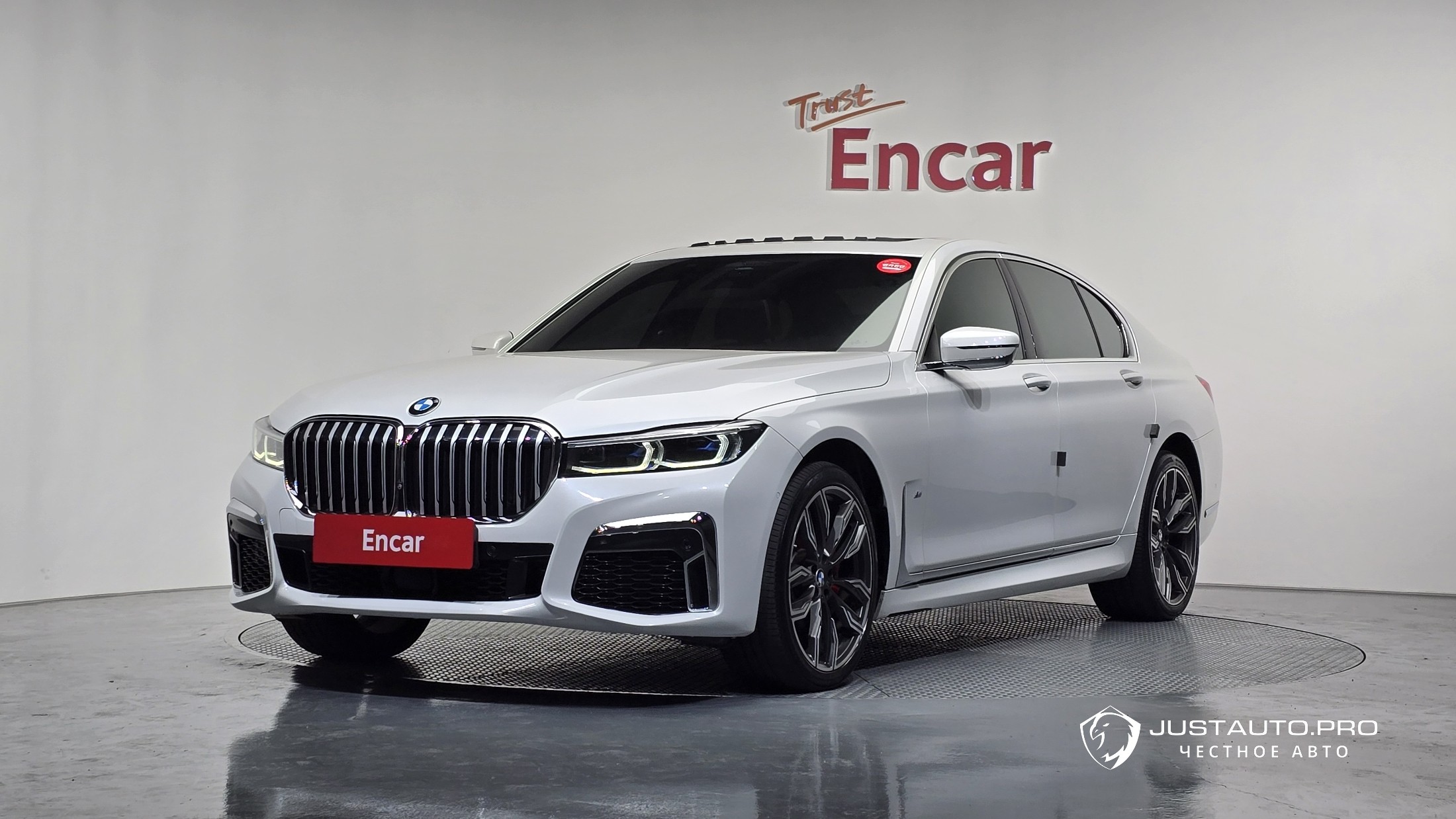 Автомобиль BMW 7-Series
