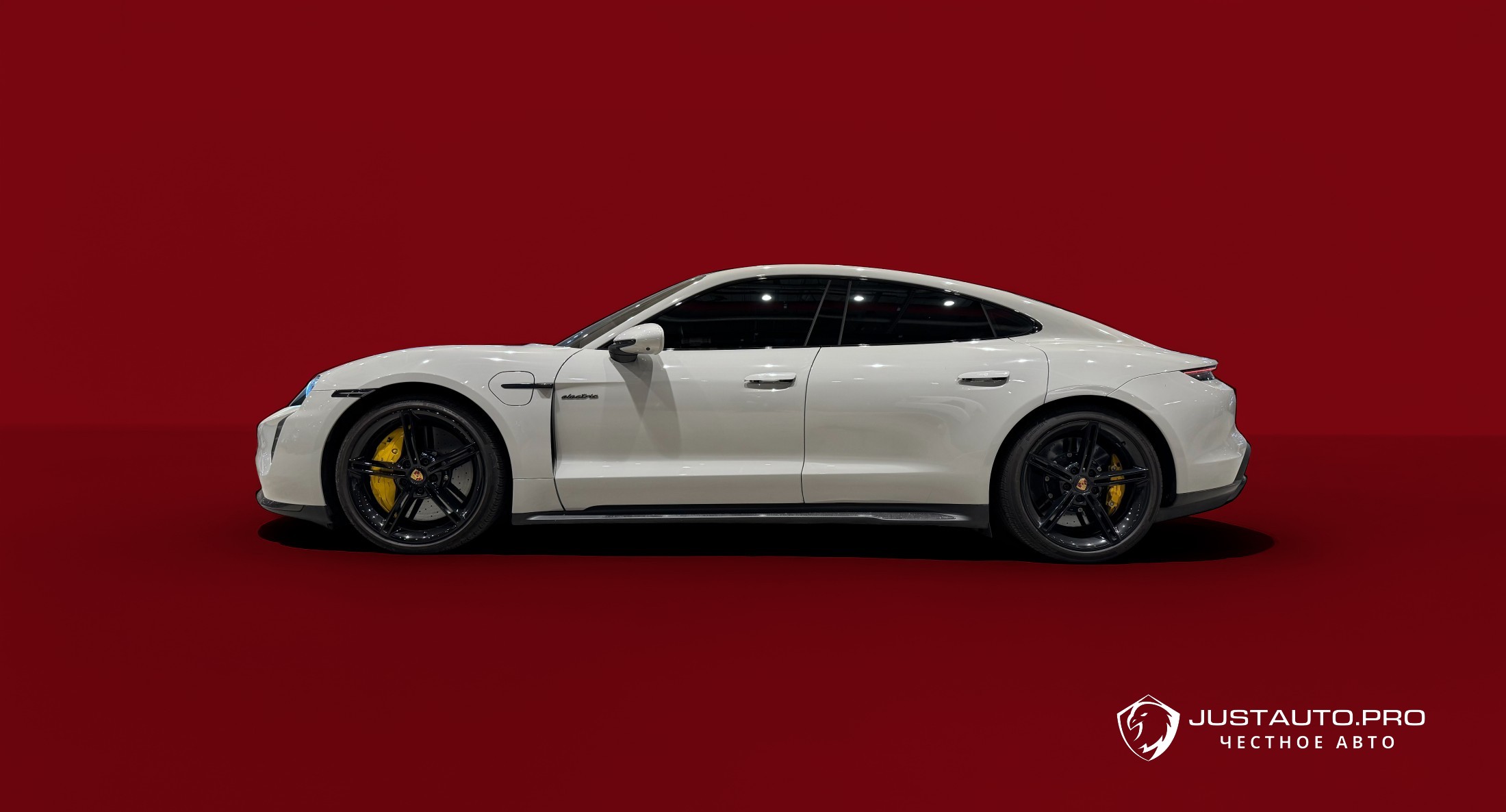 Автомобиль Porsche Taycan